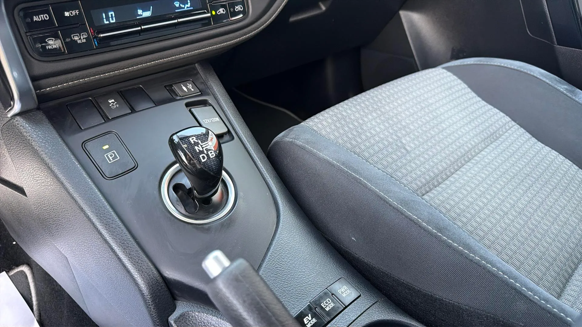 Toyota Auris 1.8 140H Hybrid Active - foto 27