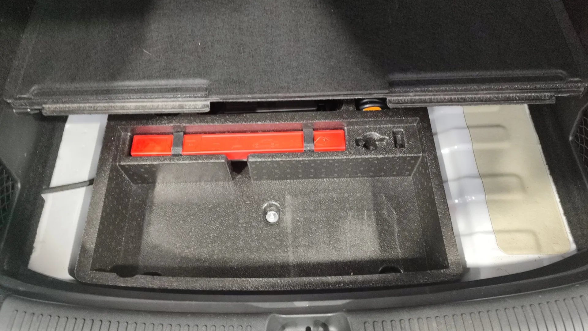 MG ZS Hybrid+ Luxury - foto 31