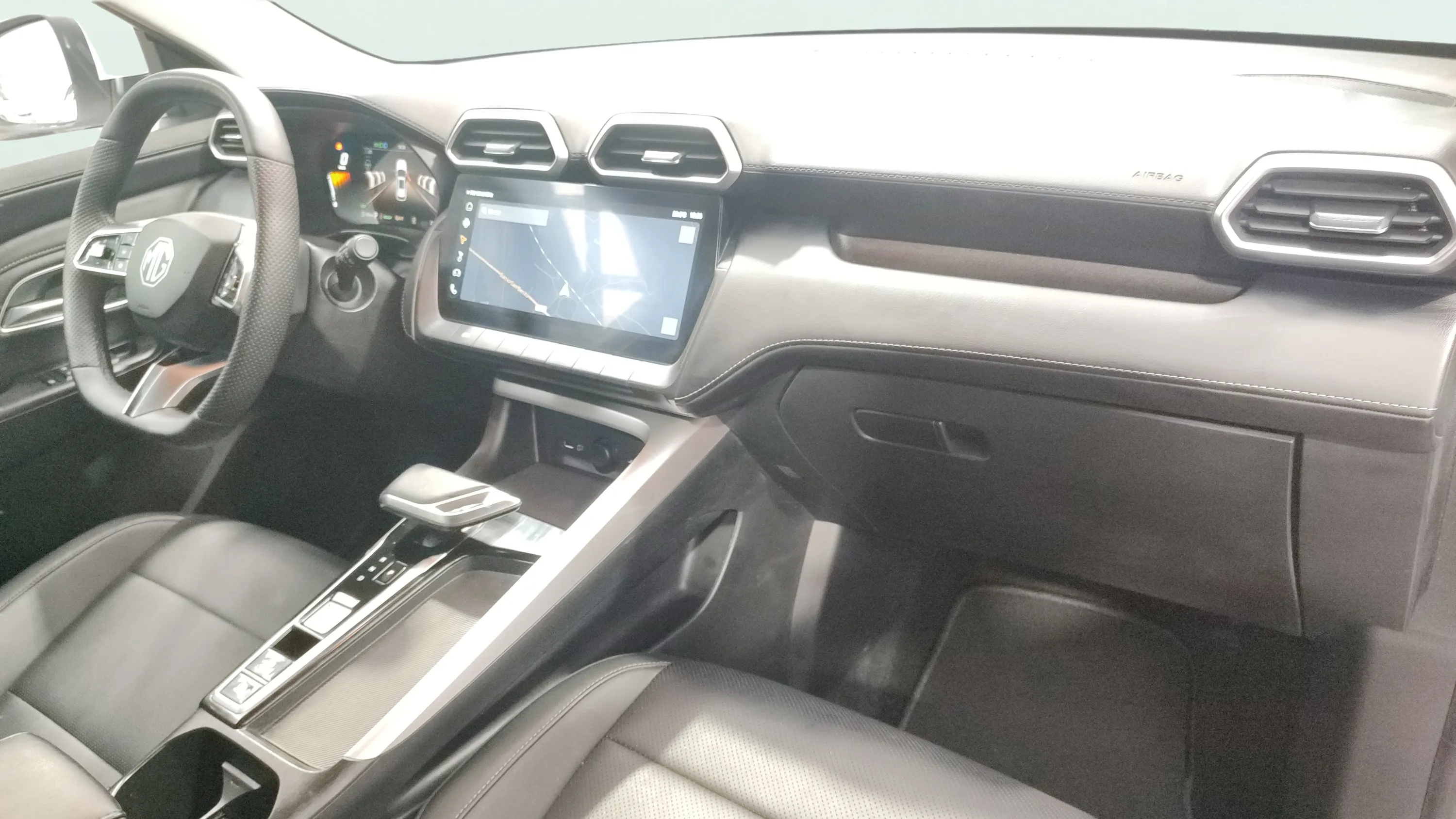MG ZS Hybrid+ Luxury - foto 26