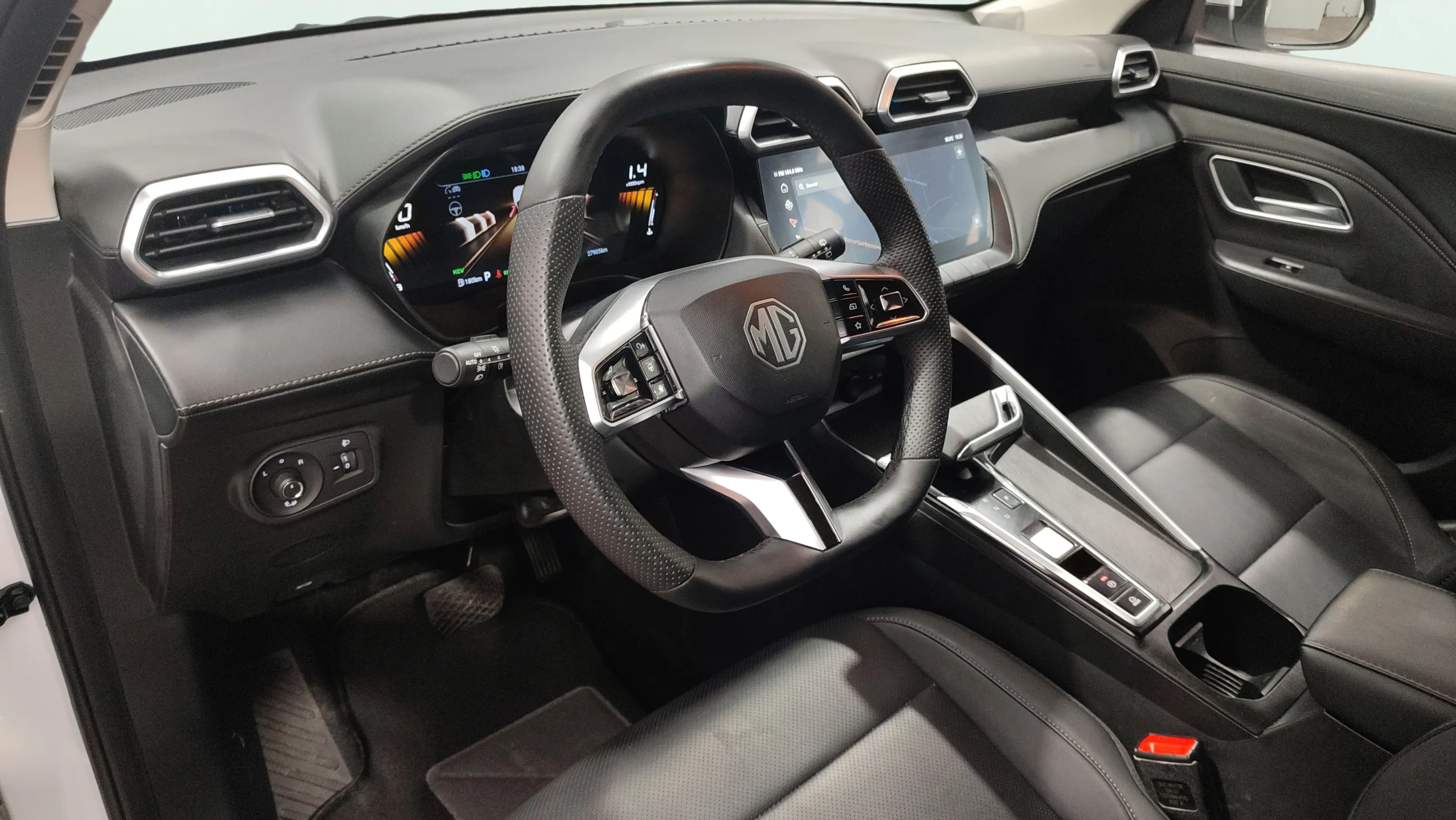 MG ZS Hybrid+ Luxury - foto 25