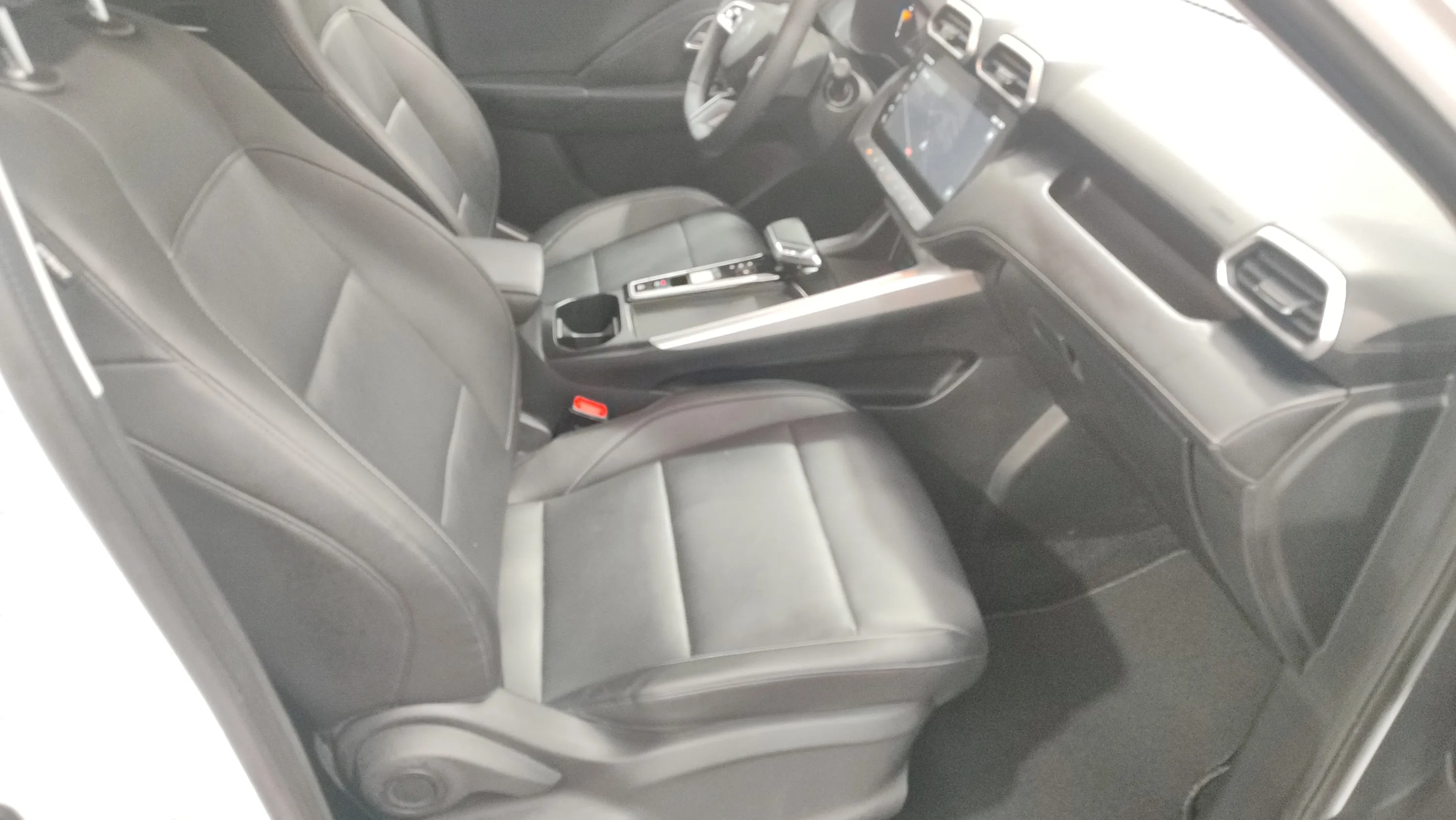 MG ZS Hybrid+ Luxury - foto 27