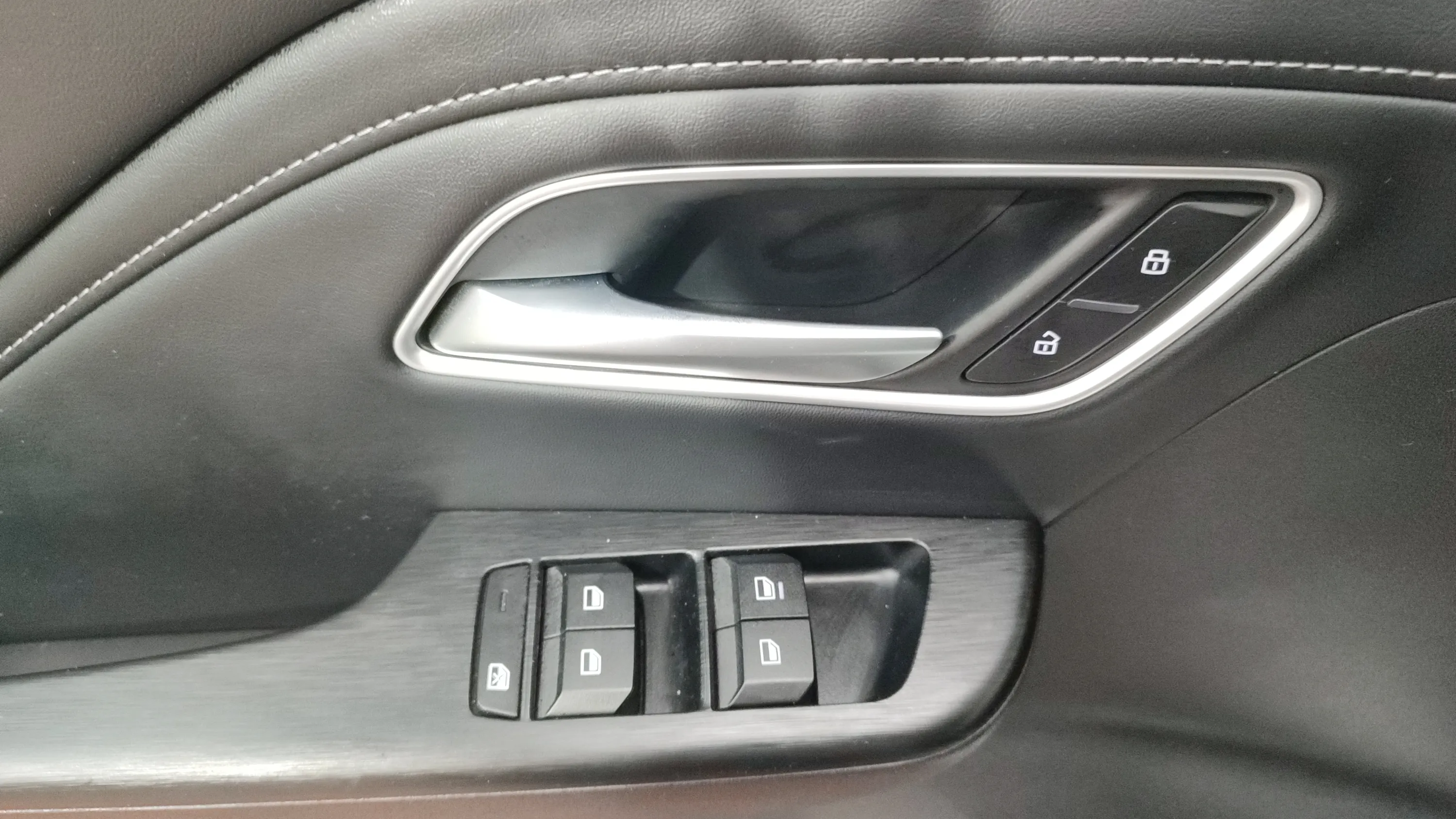 MG ZS Hybrid+ Luxury - foto 23