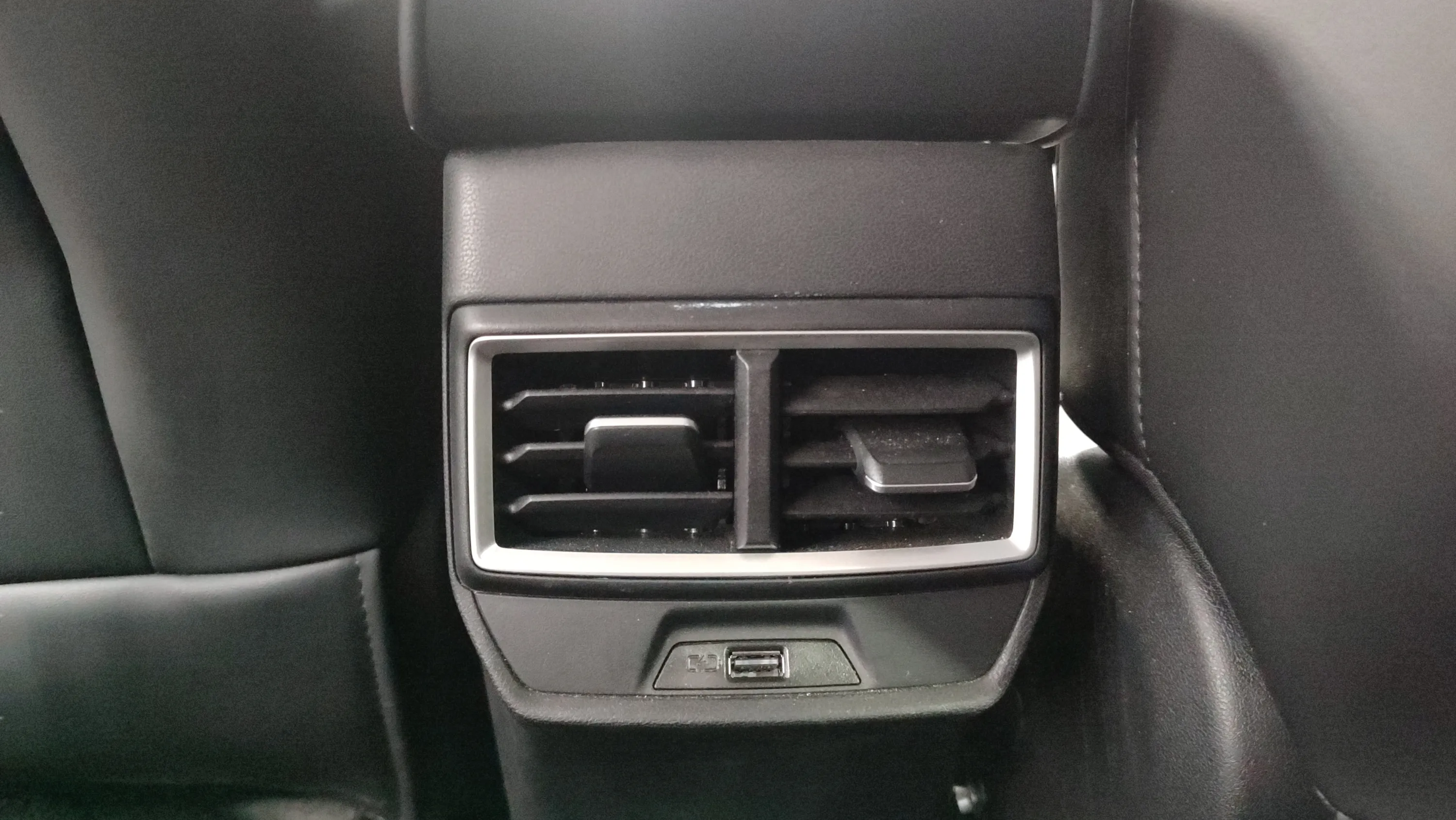MG ZS Hybrid+ Luxury - foto 22