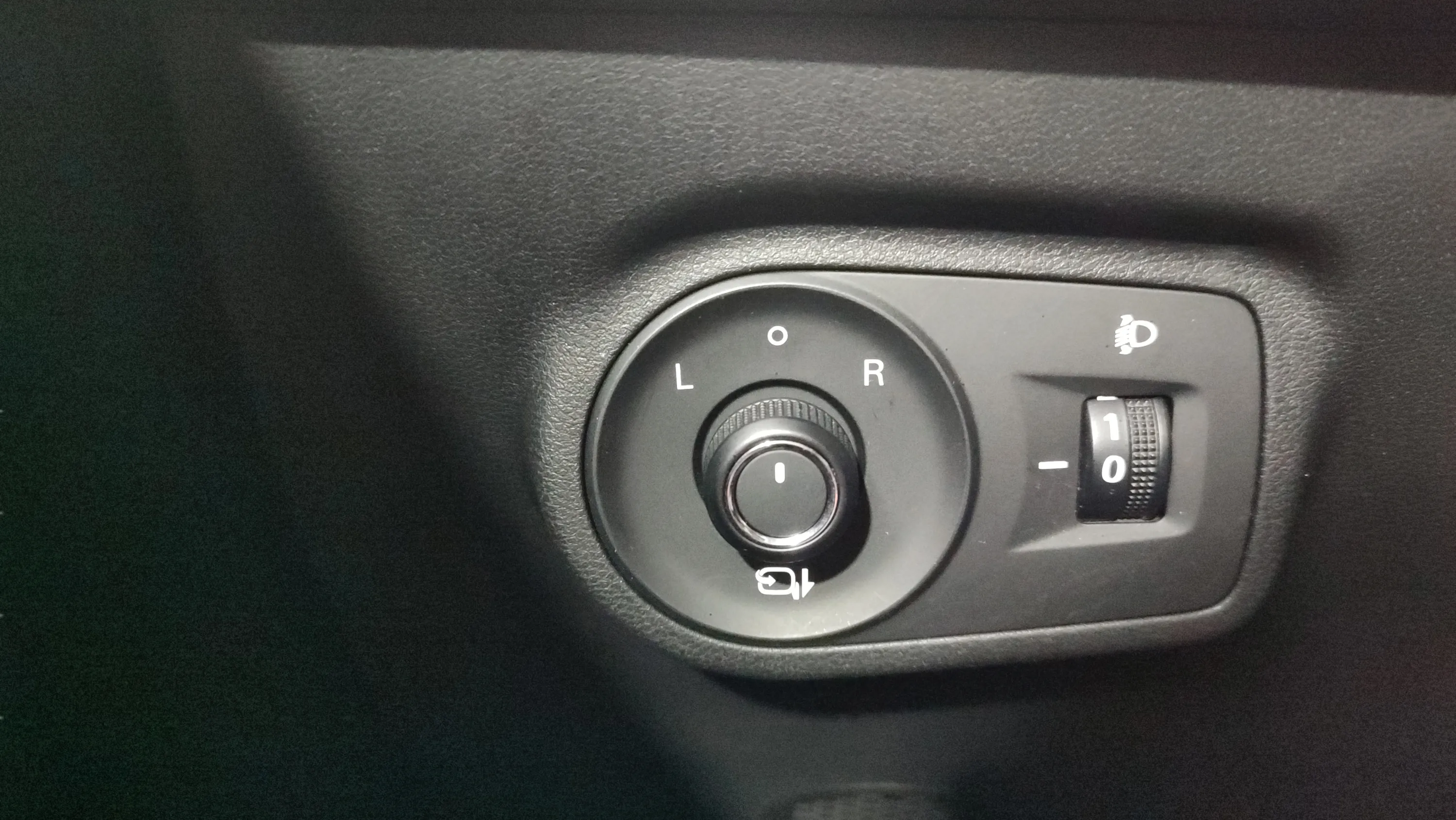 MG ZS Hybrid+ Luxury - foto 19