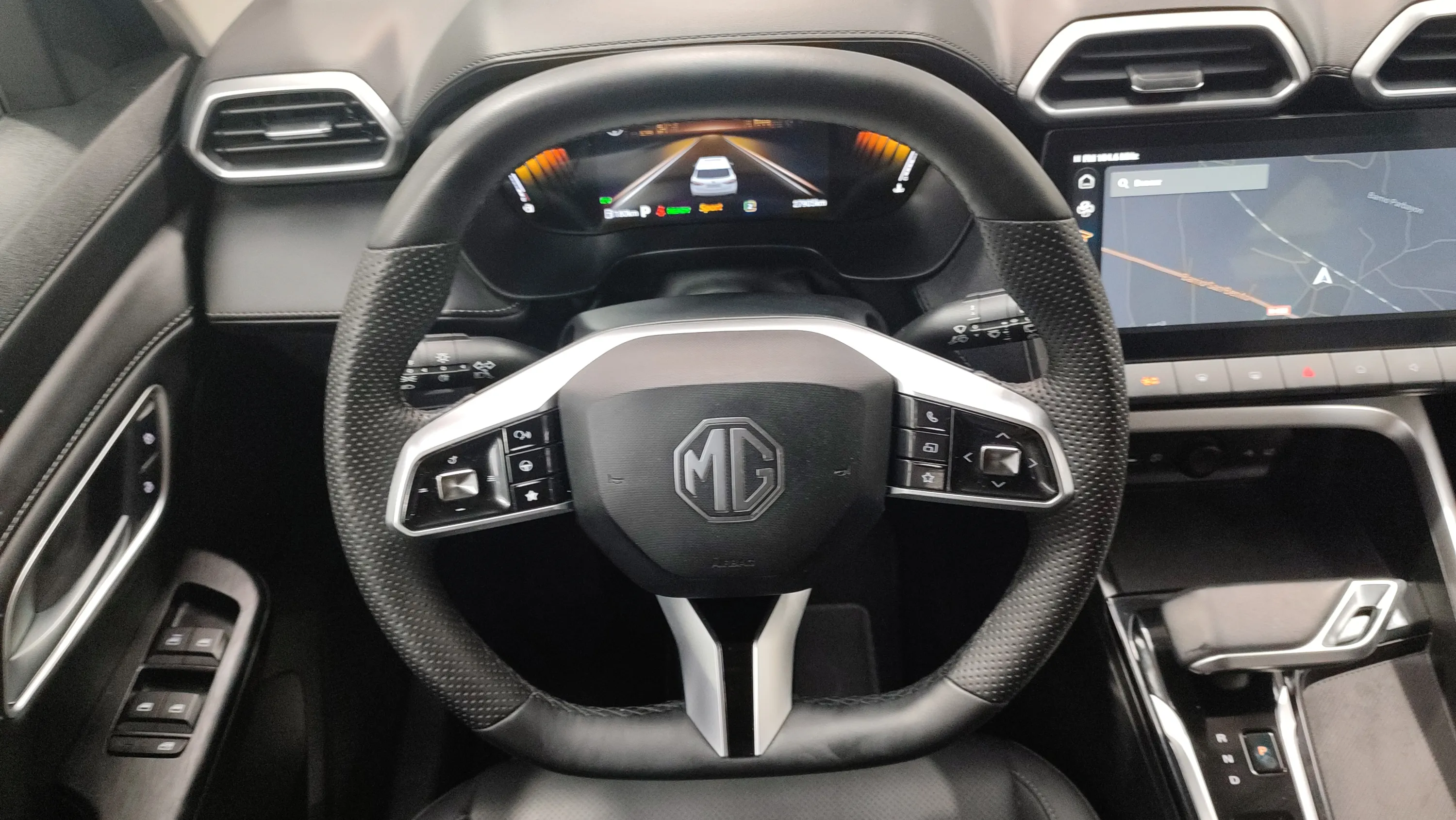 MG ZS Hybrid+ Luxury - foto 10