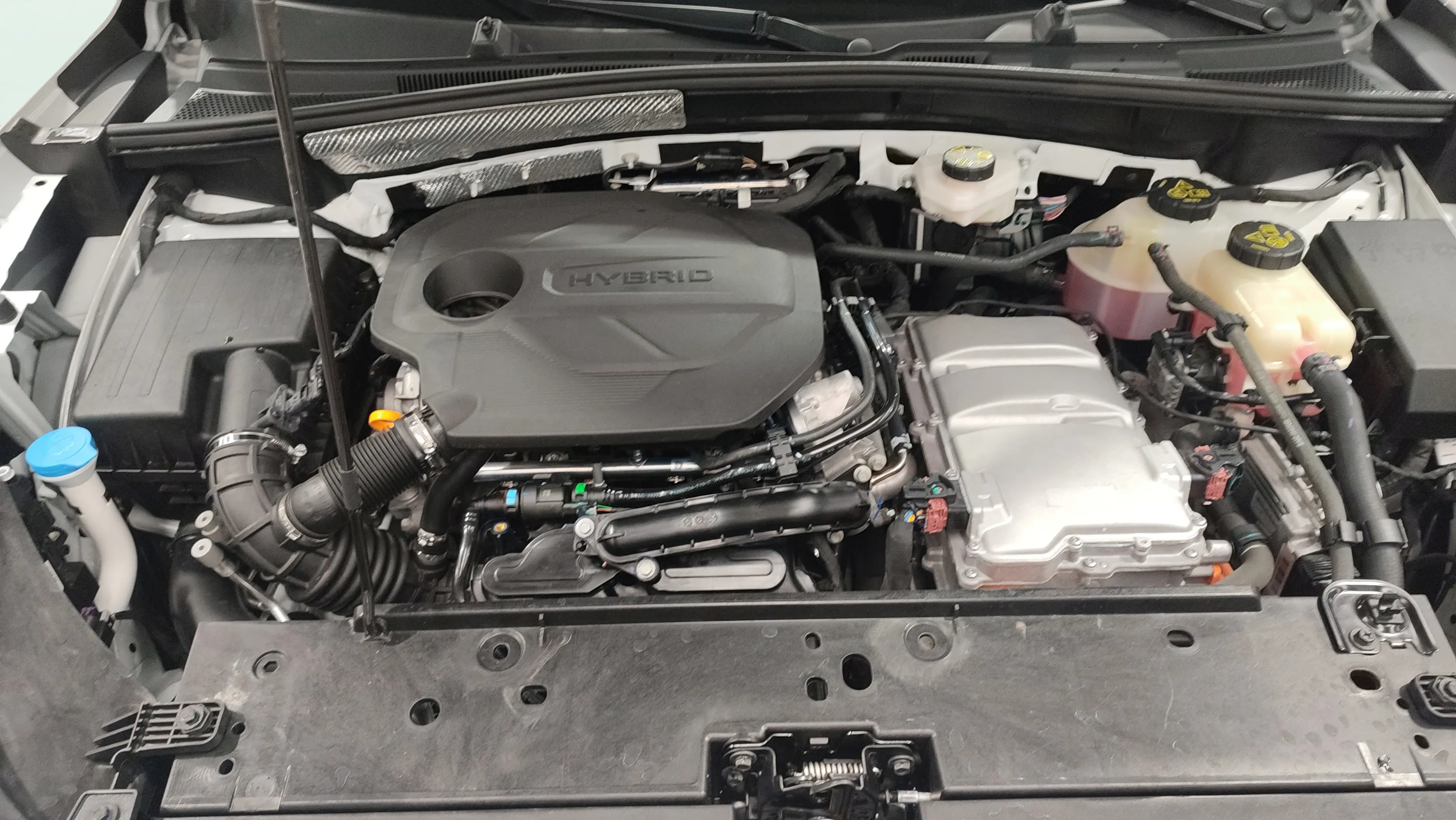 MG ZS Hybrid+ Luxury - foto 34