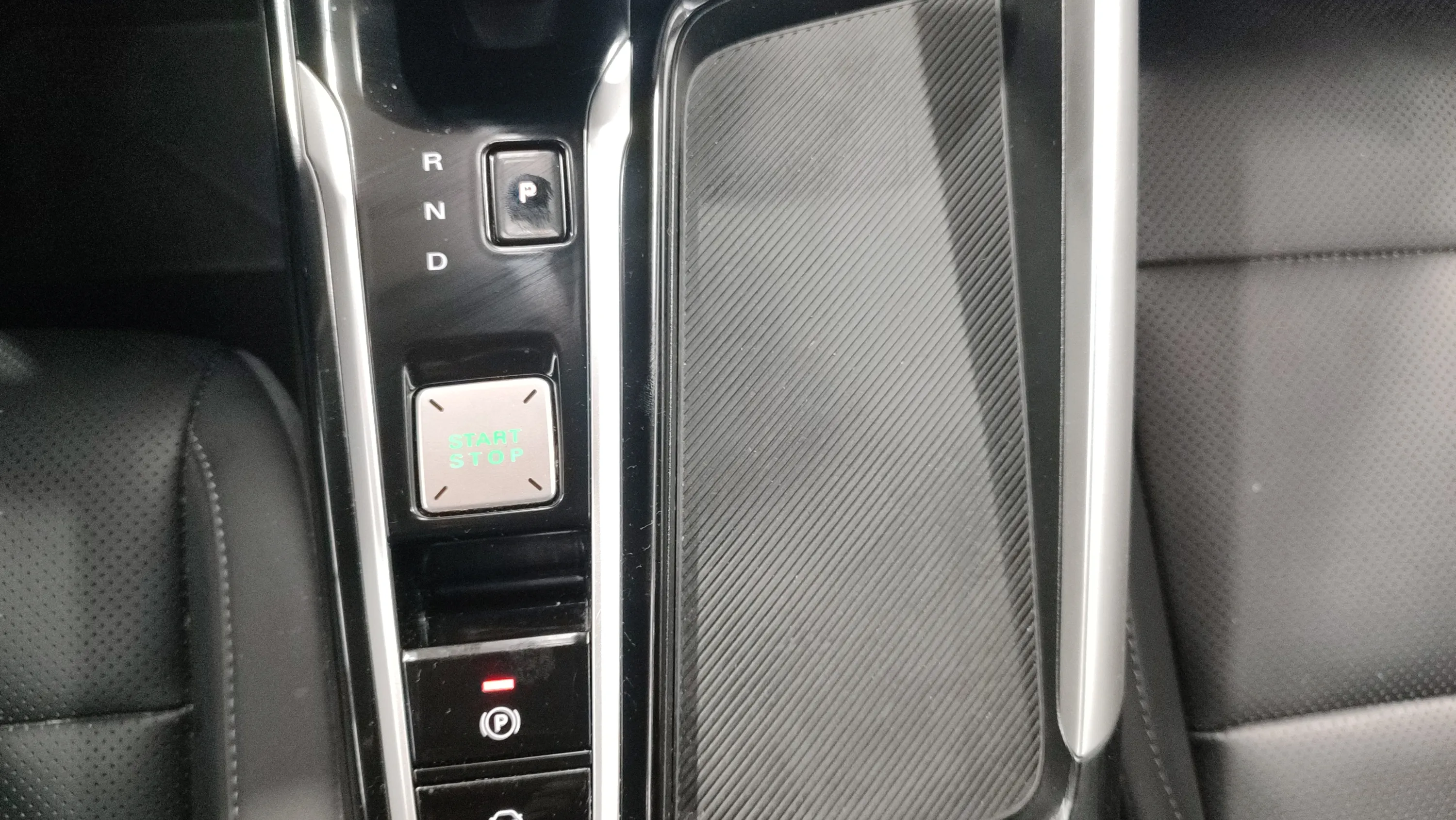MG ZS Hybrid+ Luxury - foto 18