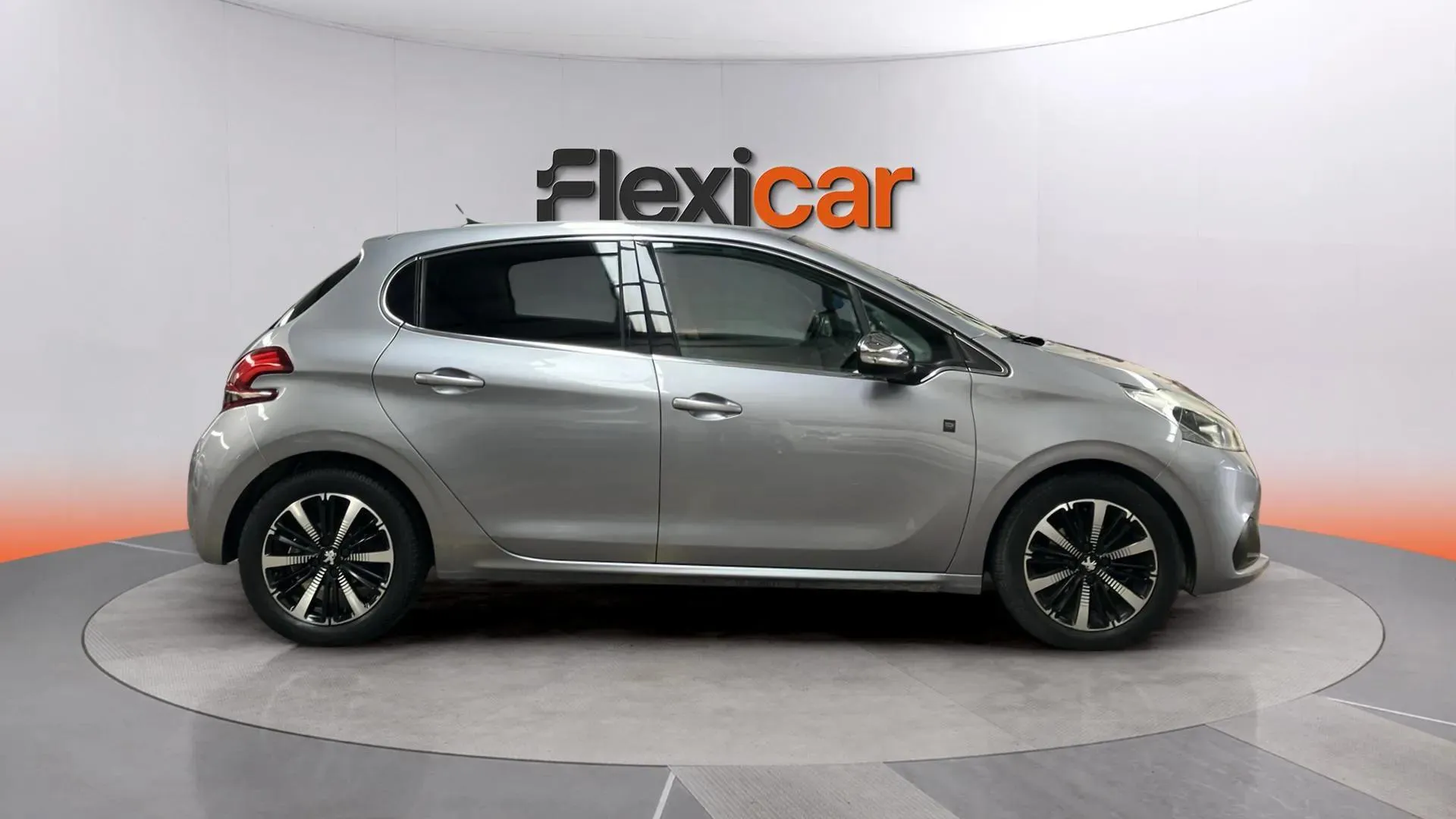Peugeot 208 Signature 1.2L PureTech - foto 8