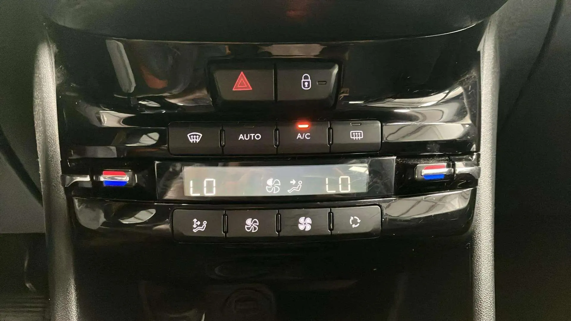 Peugeot 208 Signature 1.2L PureTech - foto 21