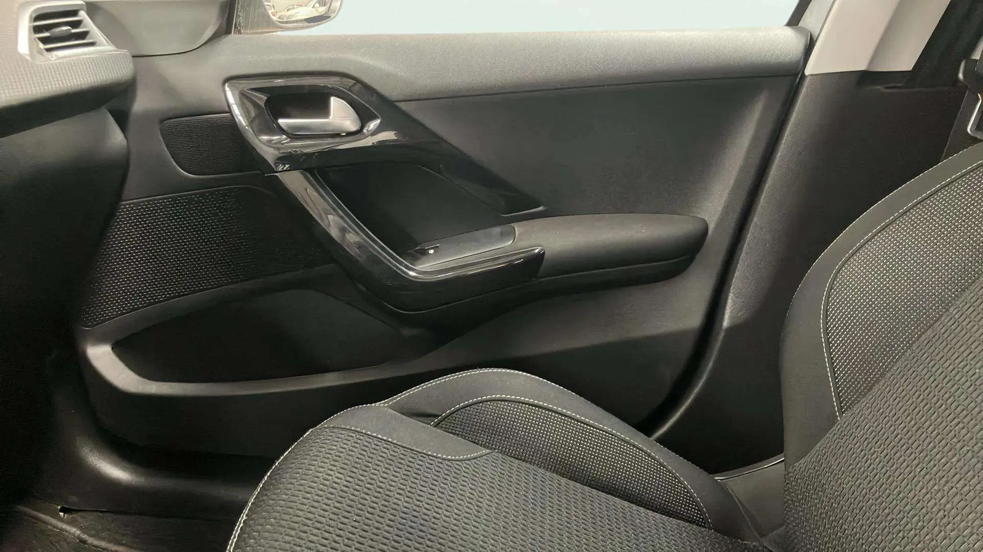 Peugeot 208 Signature 1.2L PureTech - foto 18