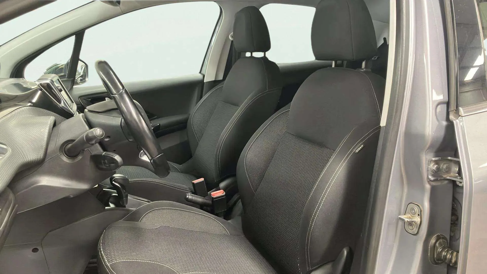 Peugeot 208 Signature 1.2L PureTech - foto 12