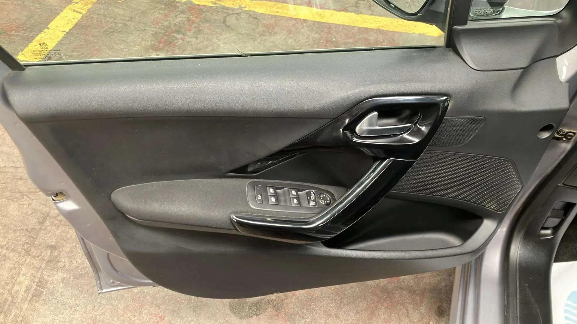 Peugeot 208 Signature 1.2L PureTech - foto 17