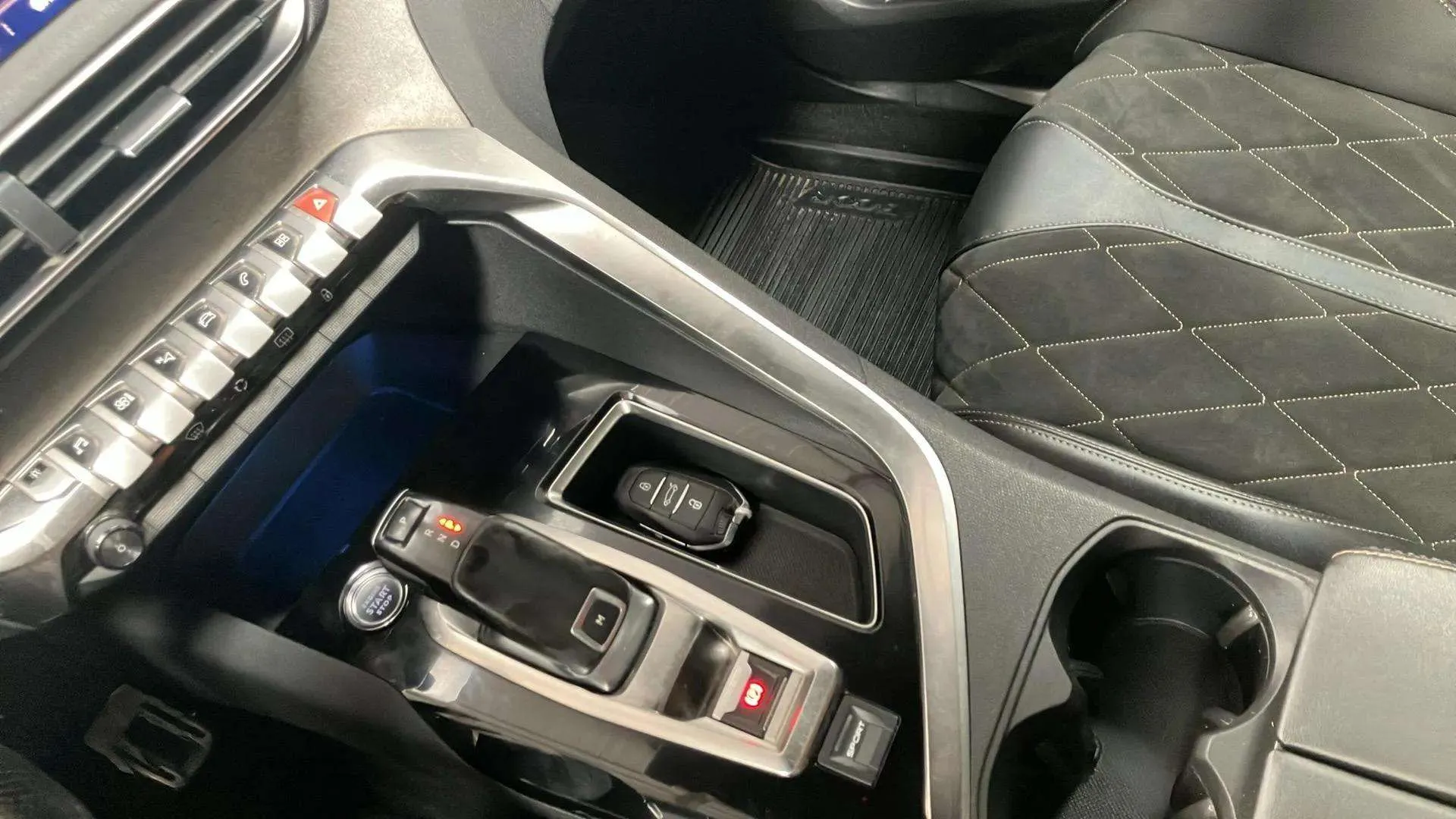 Peugeot 3008 2.0BLUEHDI GT - foto 19