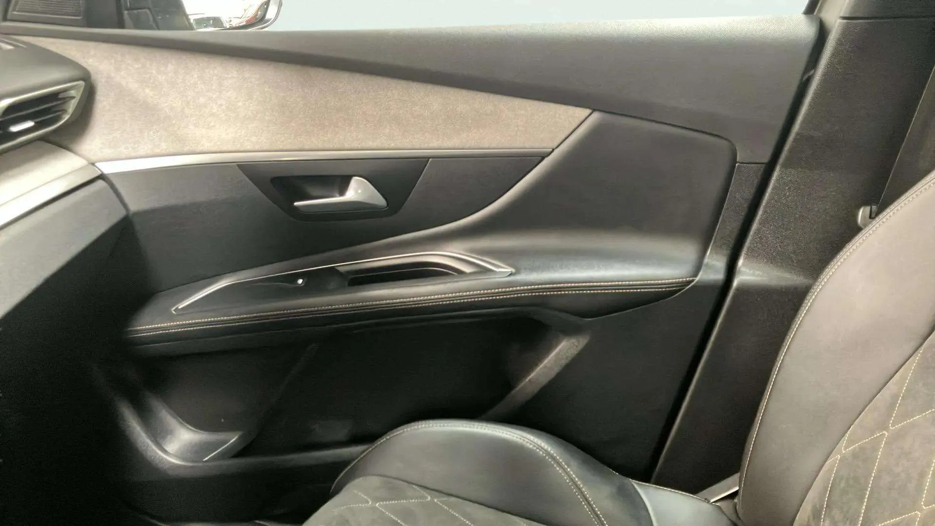 Peugeot 3008 2.0BLUEHDI GT - foto 15