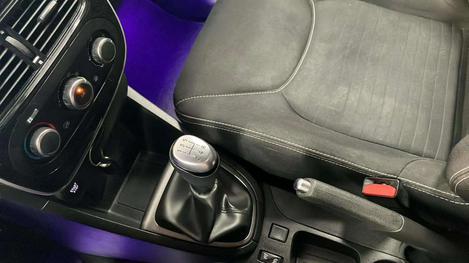 Renault Clio Limited TCe -18 - foto 22