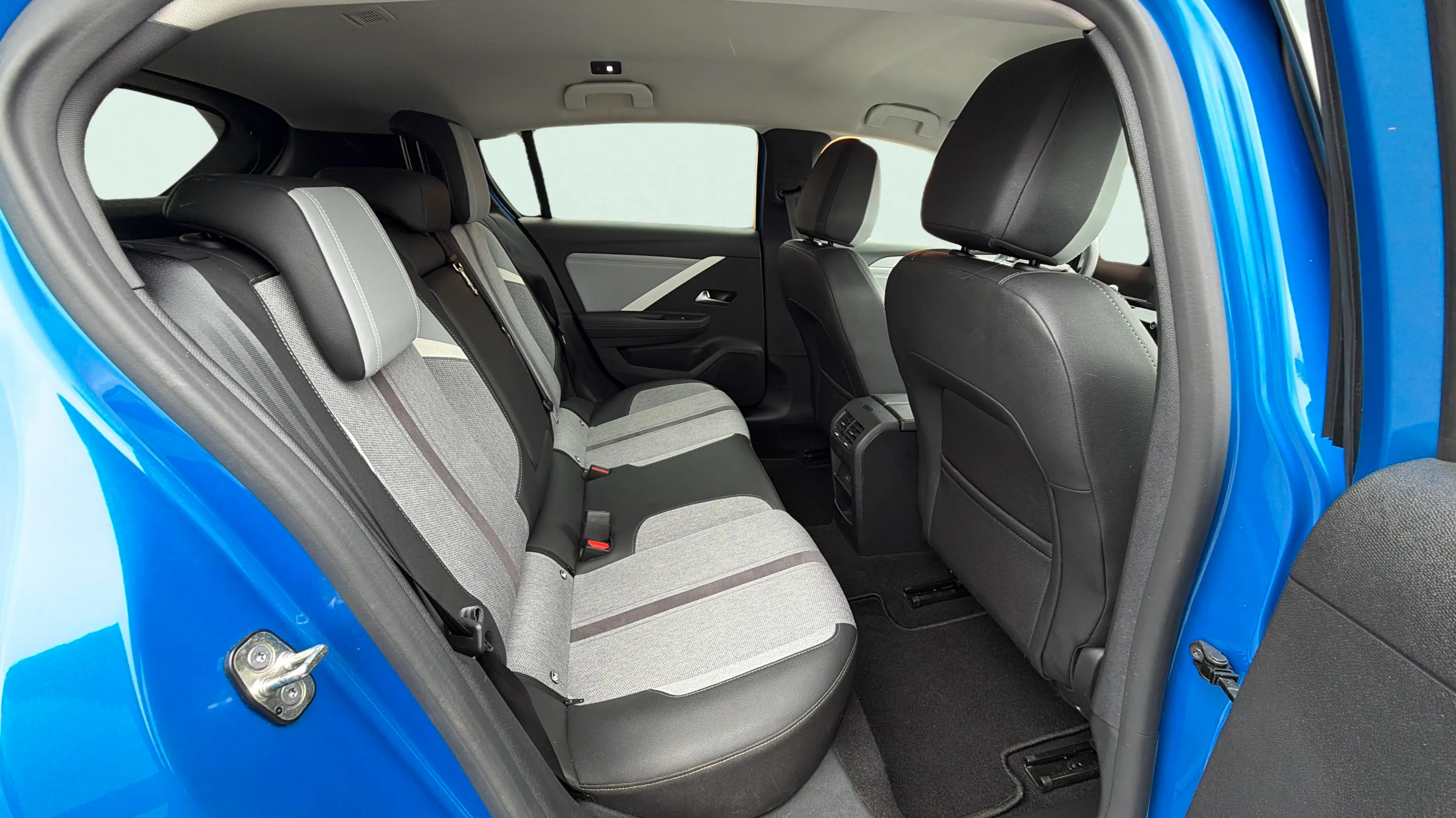 Opel Astra 1.5D DTH Elegance - foto 18