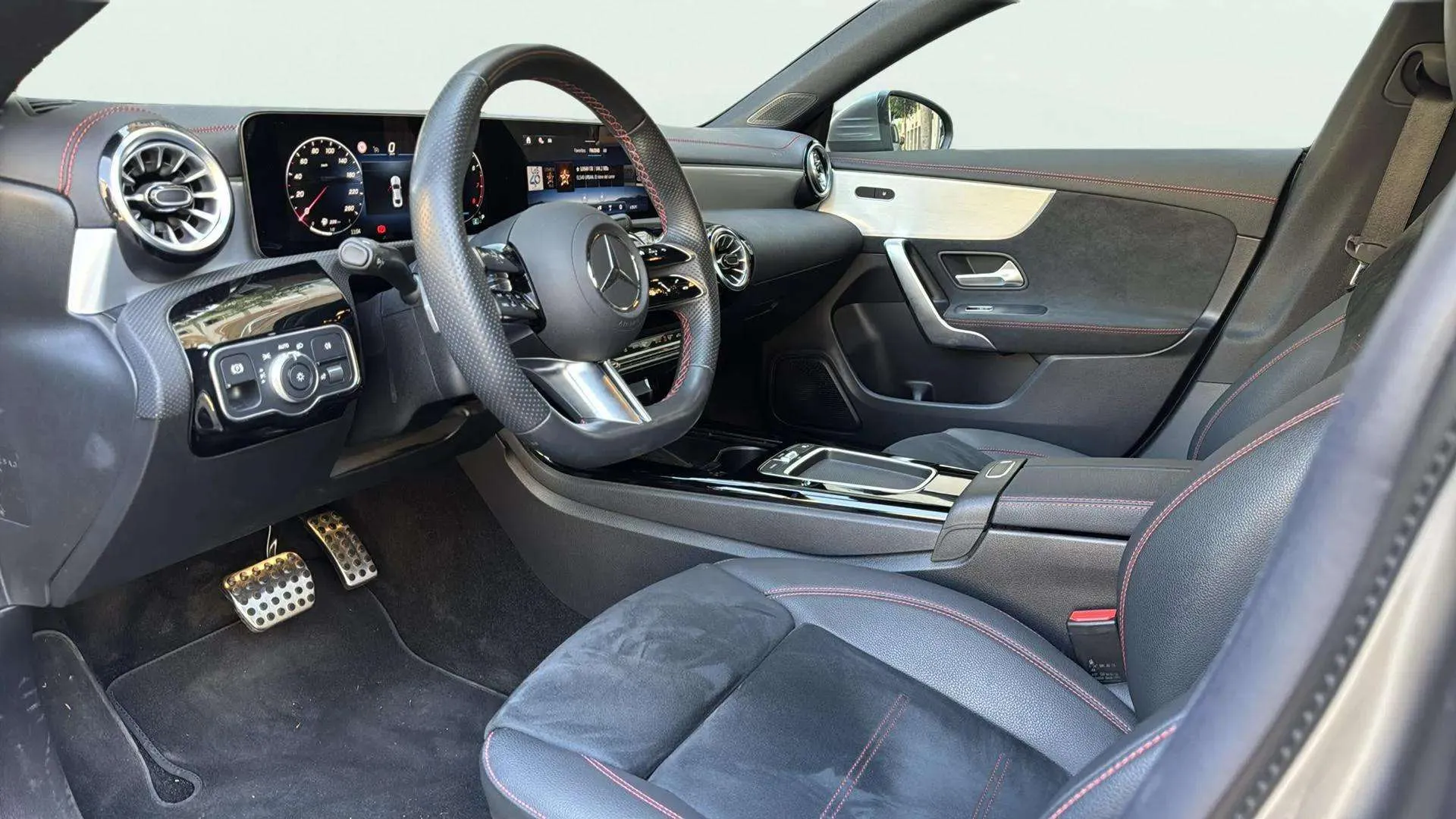 Mercedes-Benz CLA 200 - foto 19