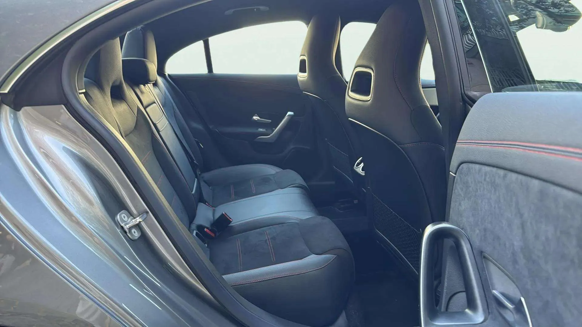 Mercedes-Benz CLA 200 - foto 14