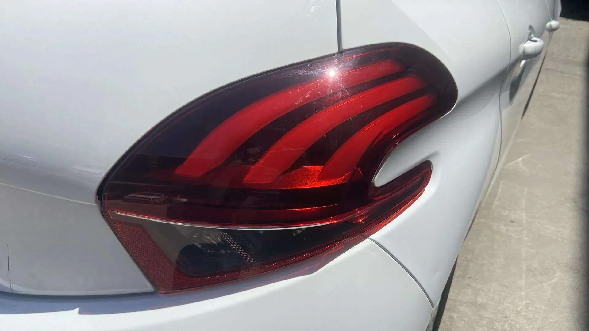 Peugeot 208 Signature 1.2L PureTech - foto 26