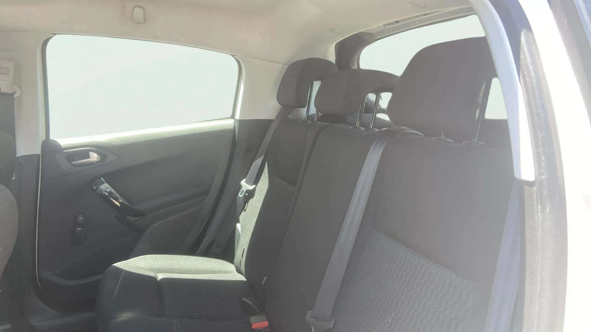 Peugeot 208 Signature 1.2L PureTech - foto 19