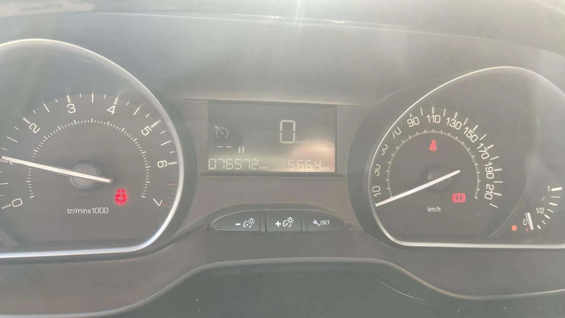 Peugeot 208 Signature 1.2L PureTech - foto 15