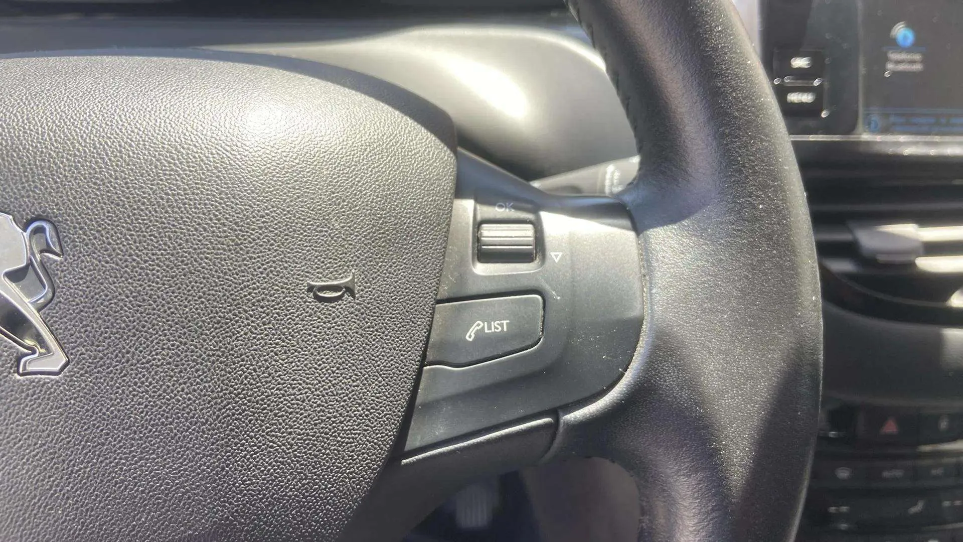 Peugeot 208 Signature 1.2L PureTech - foto 14