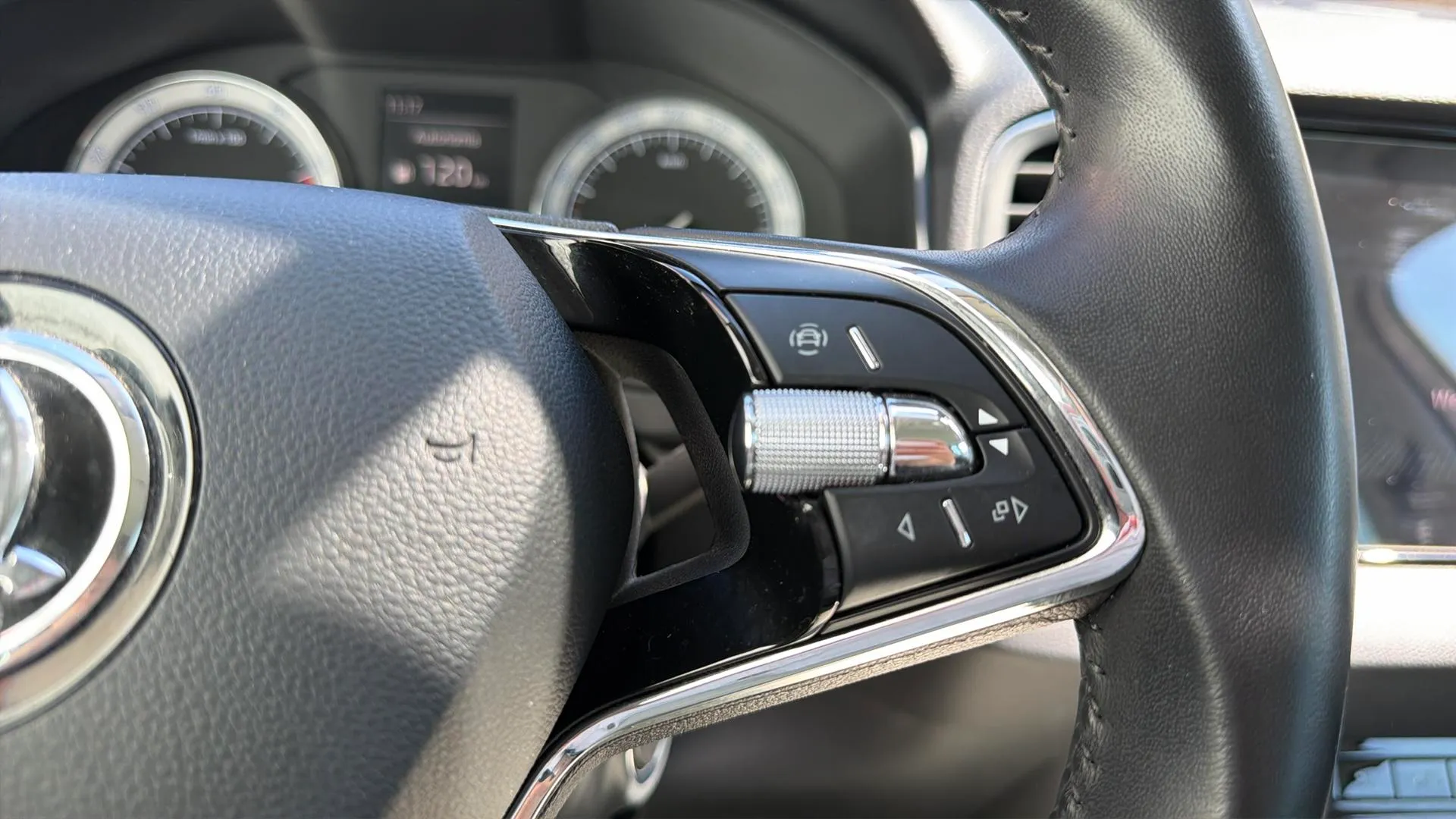 Škoda Karoq 1.0 TSI Ambition - foto 11