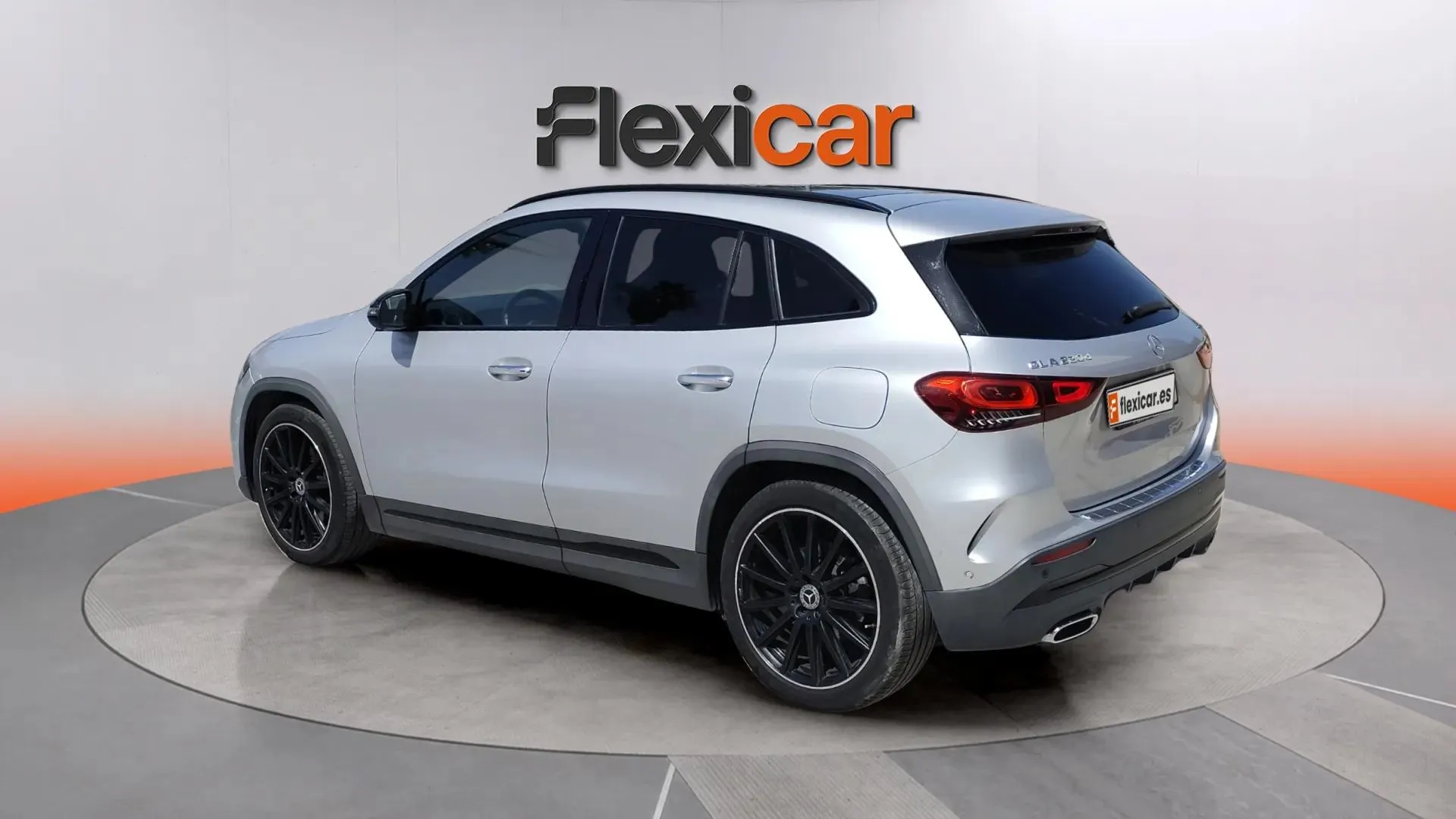 Mercedes-Benz GLA 220 D 4MATIC - foto 4