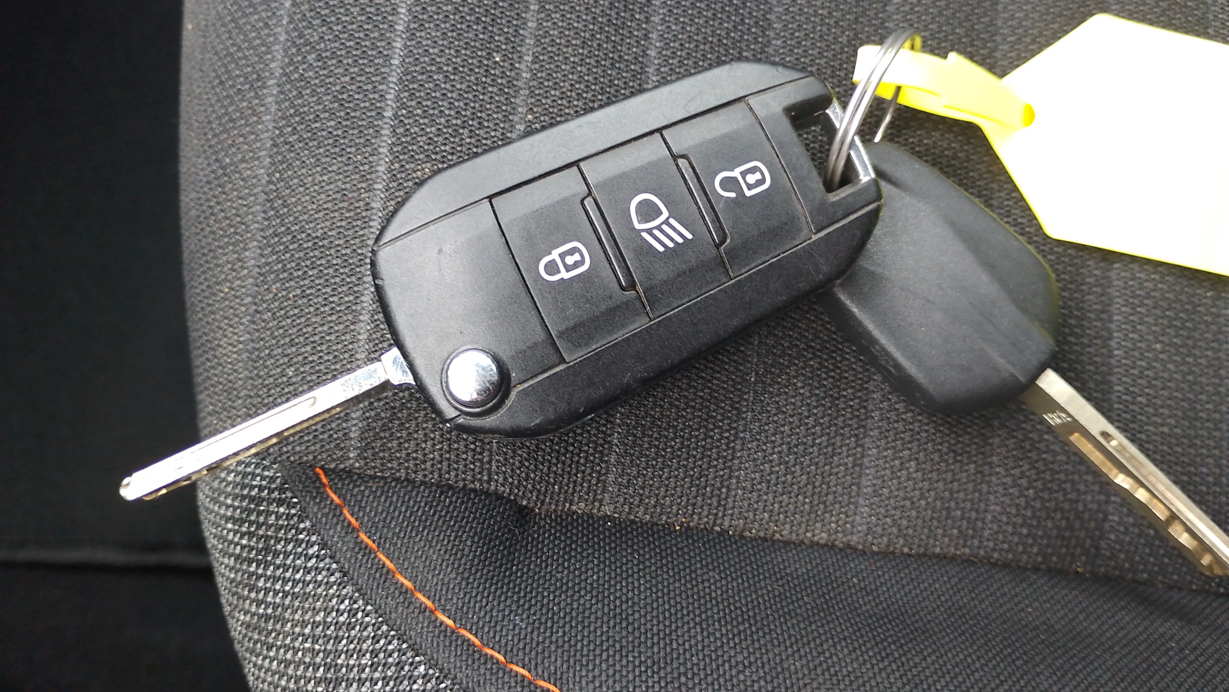 Peugeot 208 BlueHDi Active Pack - foto 20
