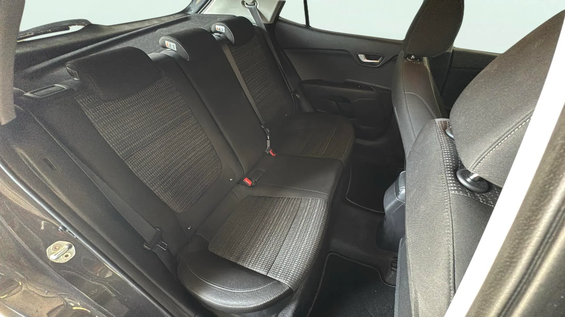 Kia Stonic 1.0 T-GDi Black Edition - foto 13