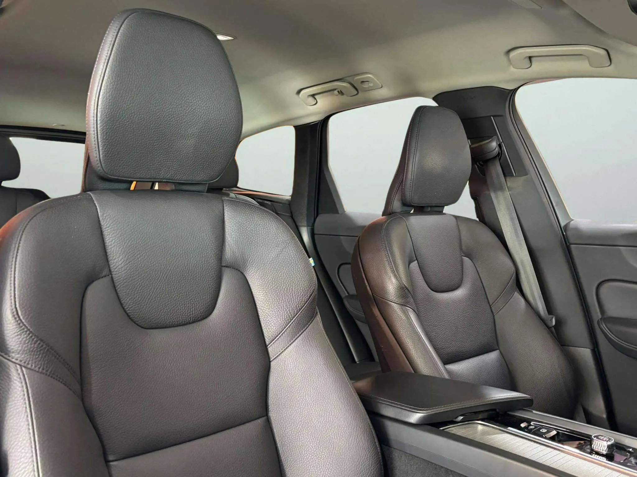 Volvo XC60 2.0 B4 D AWD Core - foto 10