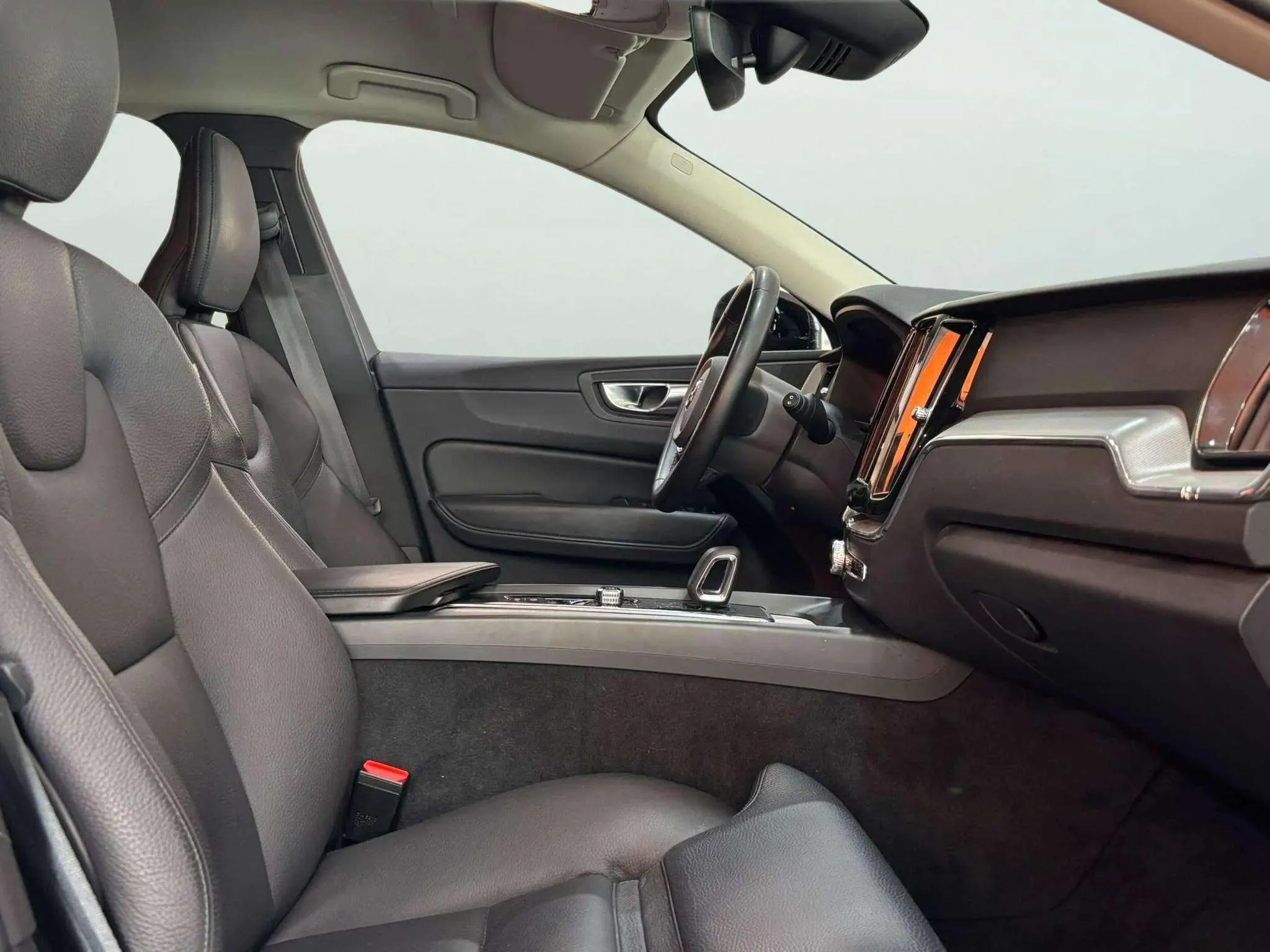 Volvo XC60 2.0 B4 D AWD Core - foto 11