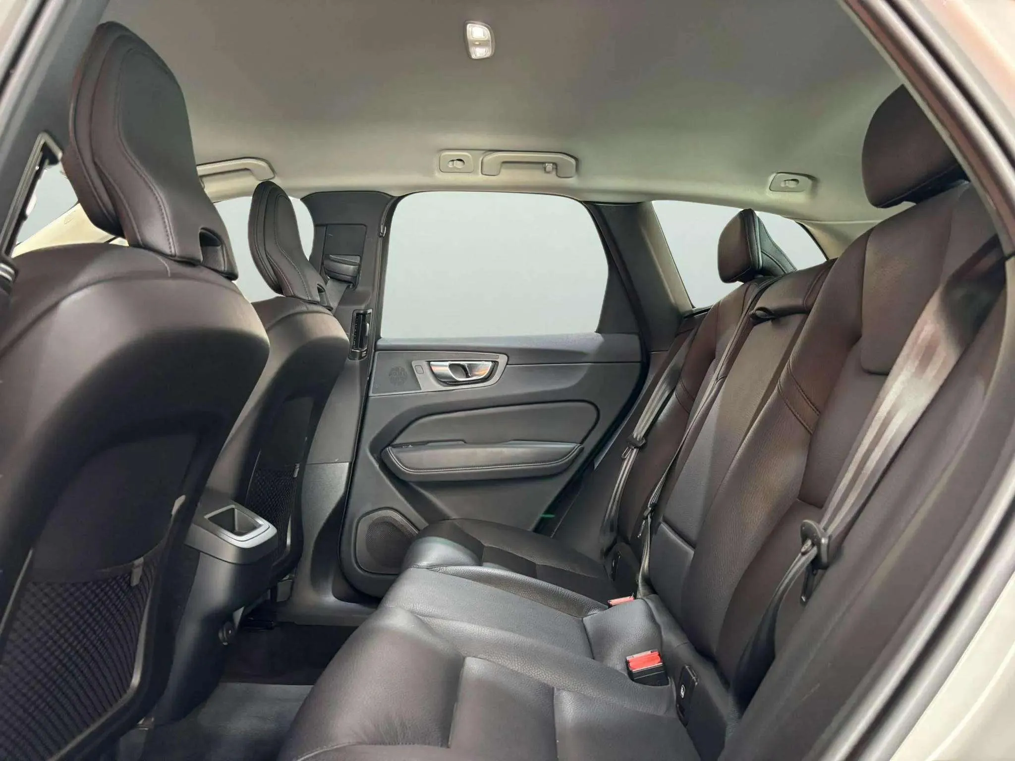 Volvo XC60 2.0 B4 D AWD Core - foto 13