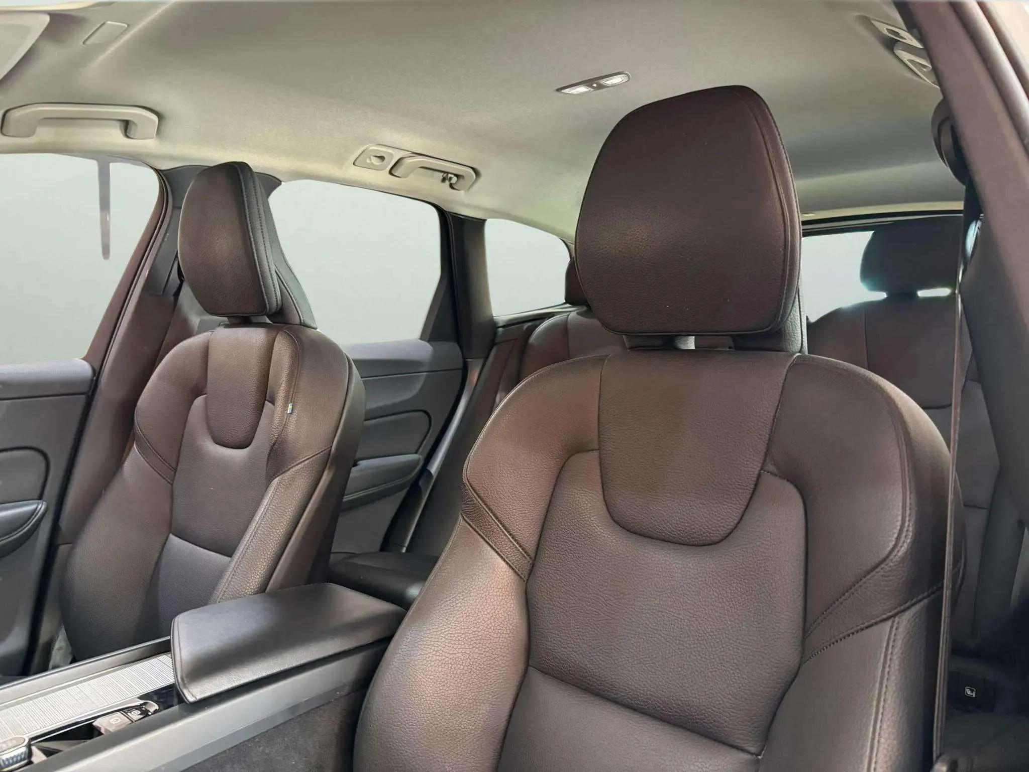 Volvo XC60 2.0 B4 D AWD Core - foto 9