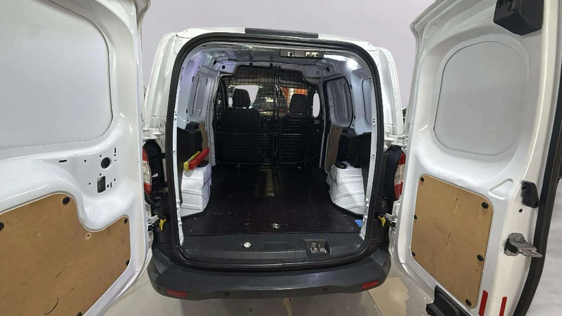 Ford Tourneo Courier 1.5 TDCi Trend - foto 15