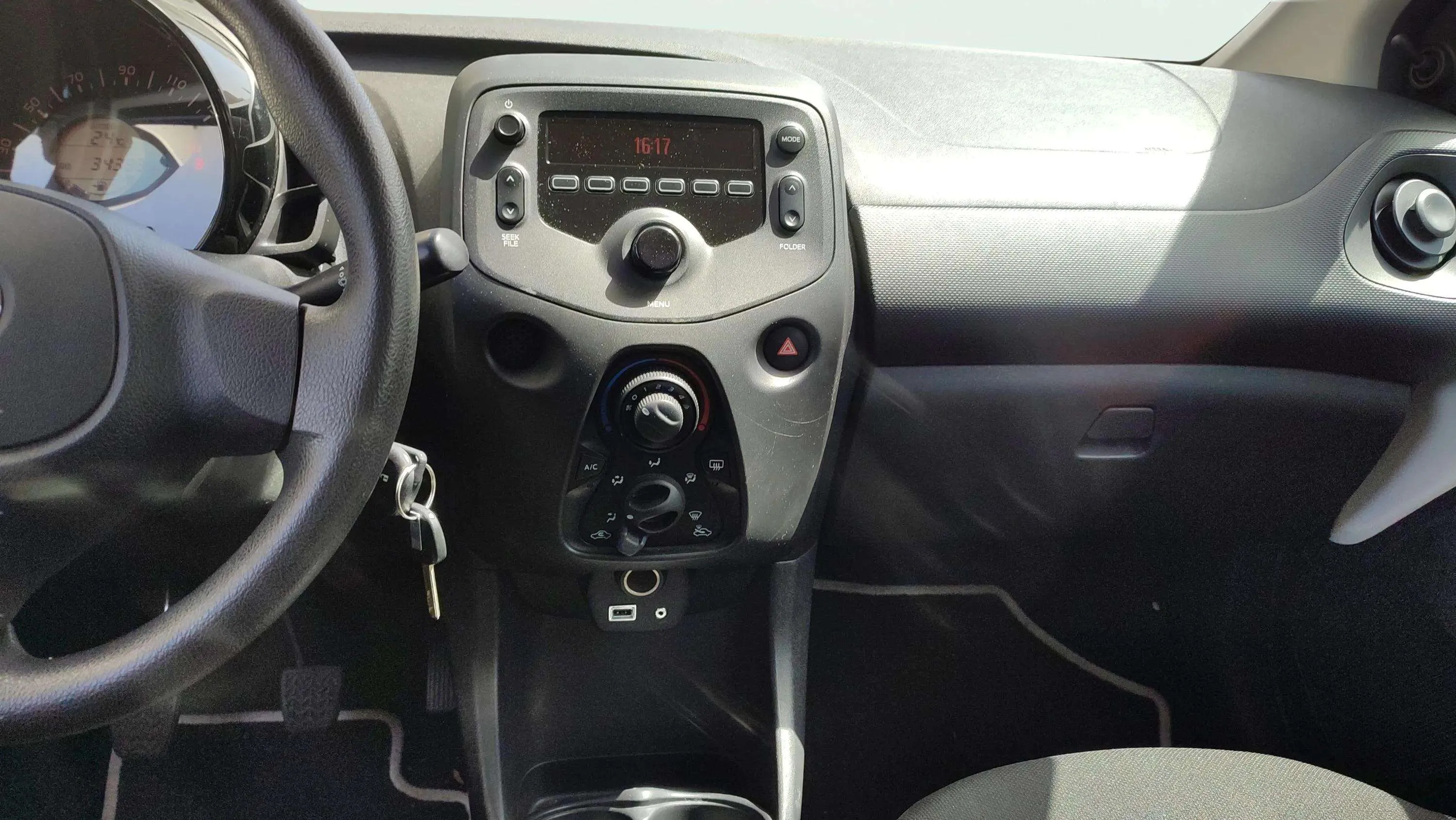 Toyota Aygo 1.0 70 x-cite - foto 8