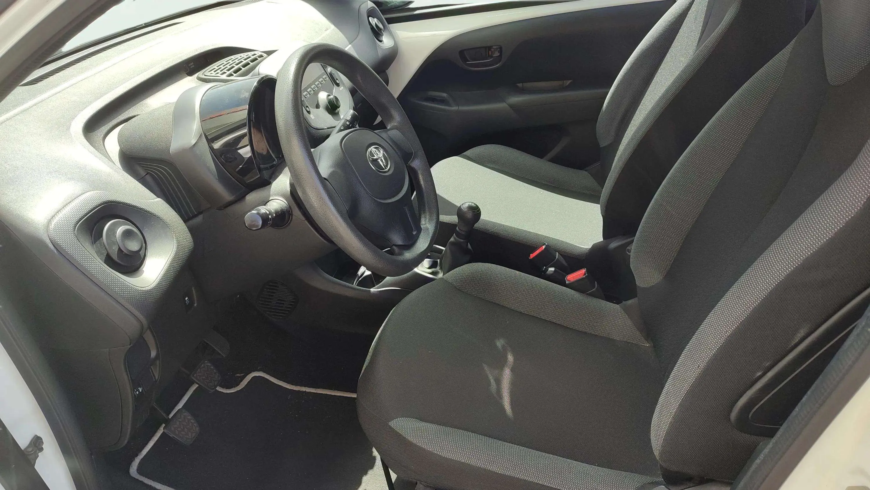 Toyota Aygo 1.0 70 x-cite - foto 10