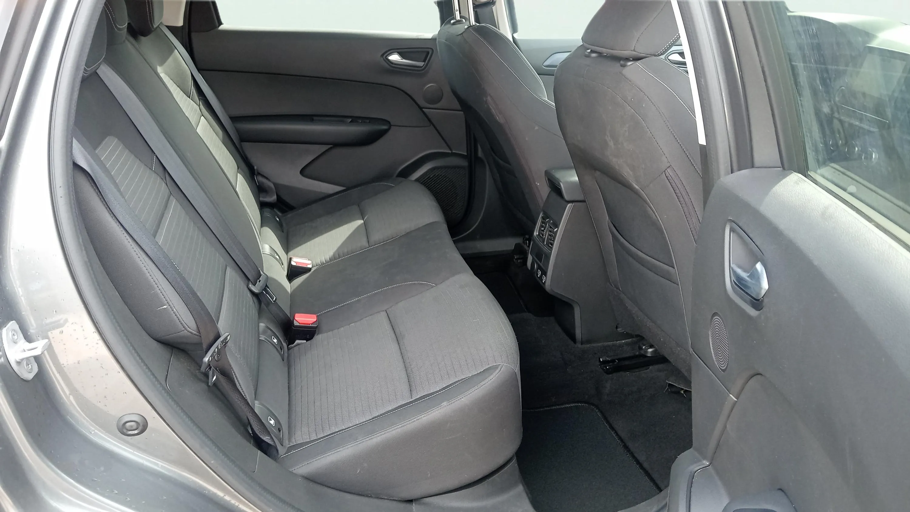 Renault Arkana Evolution TCe EDC mild hybr - foto 15