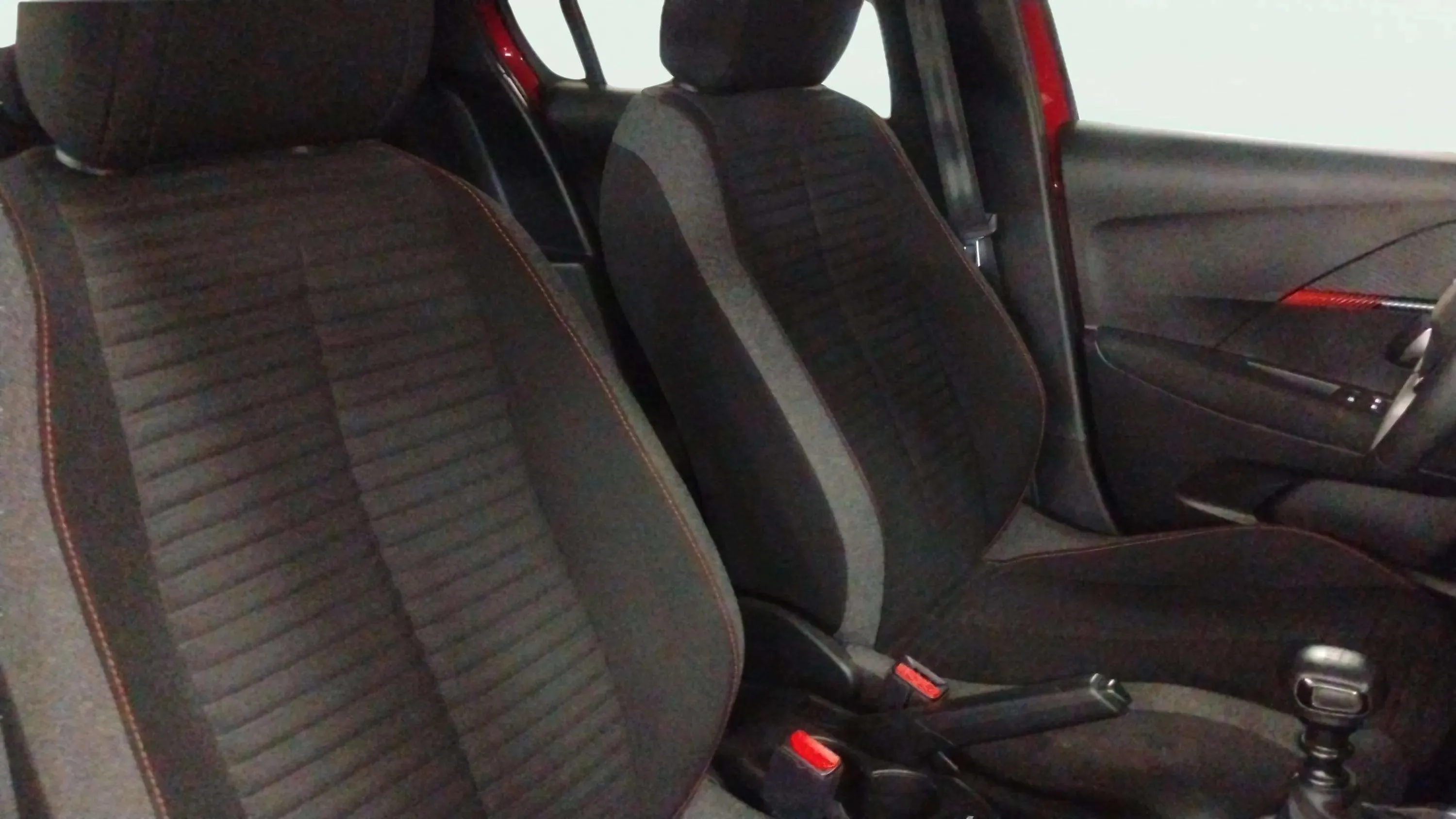Peugeot 208 PureTech Allure - foto 11