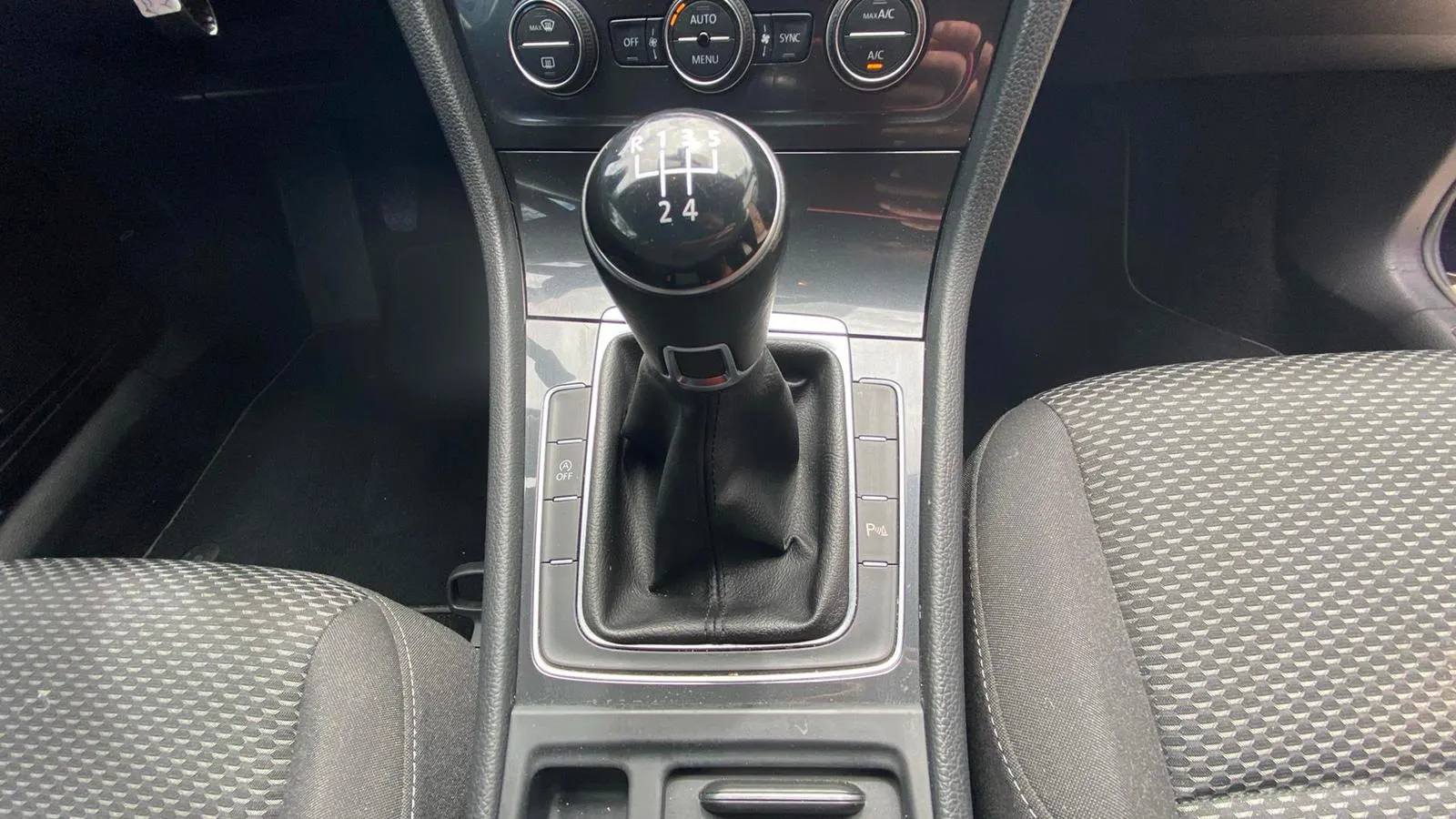 Volkswagen Golf Advance 1.6 TDI - foto 17