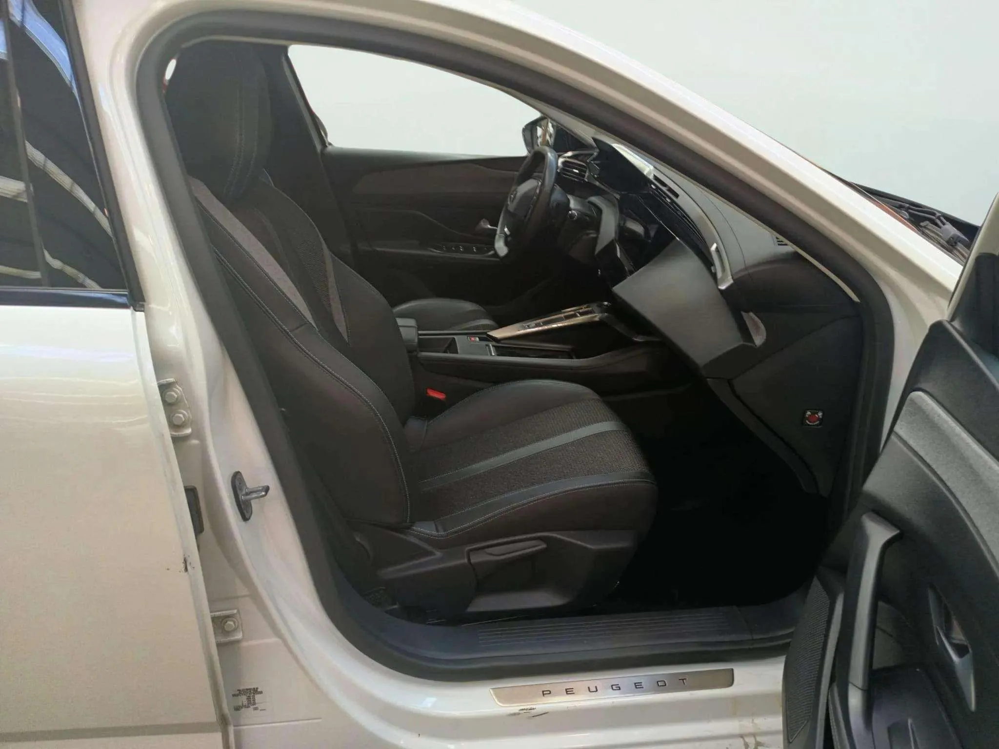 Peugeot 308 SW Allure BlueHDi 130 EAT8 - foto 10