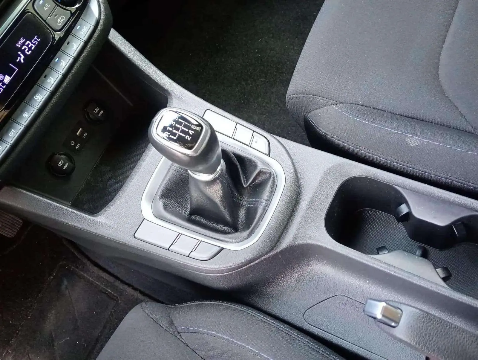 Hyundai i30 1.6 CRDi Tecno - foto 9
