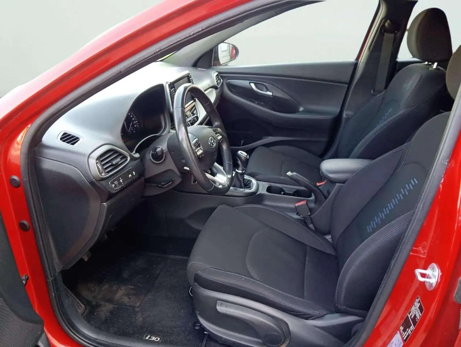 Hyundai i30 1.6 CRDi Tecno - foto 12
