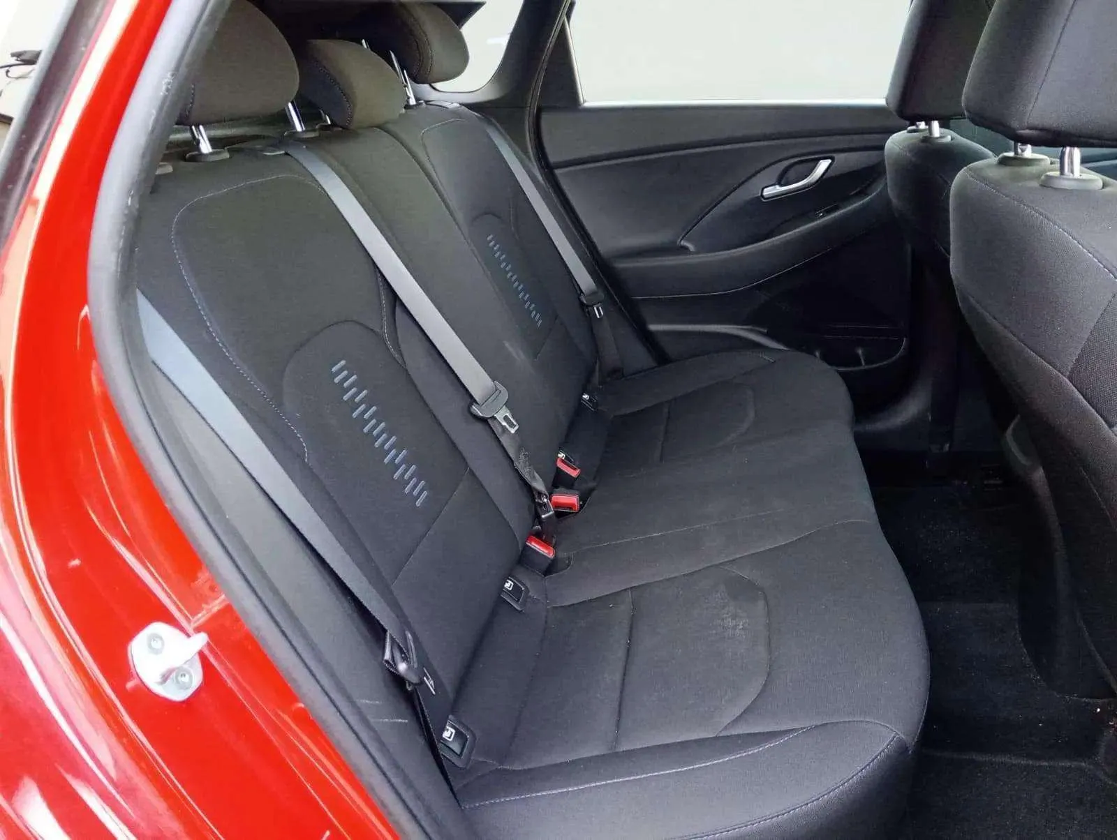 Hyundai i30 1.6 CRDi Tecno - foto 16
