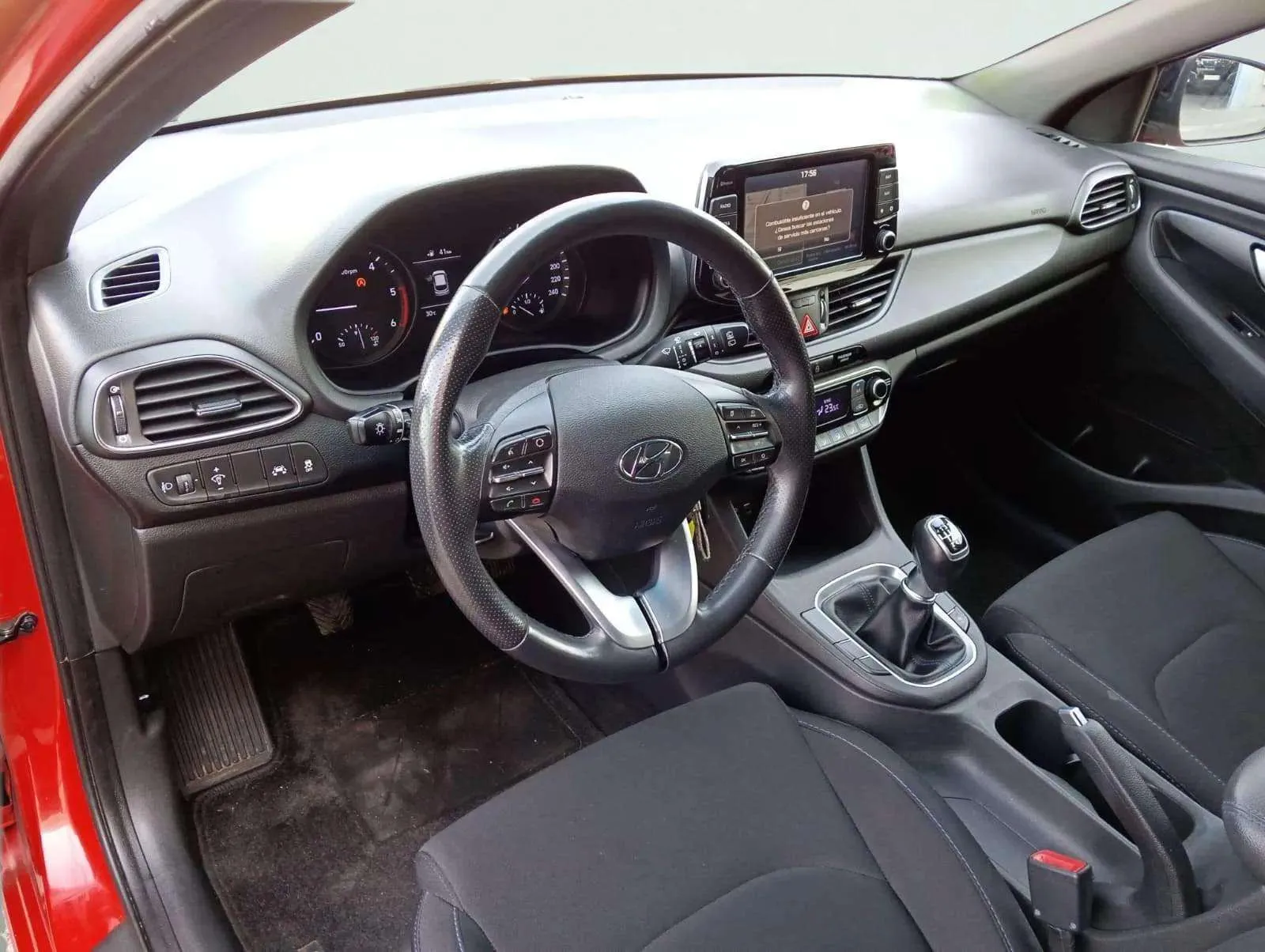 Hyundai i30 1.6 CRDi Tecno - foto 6