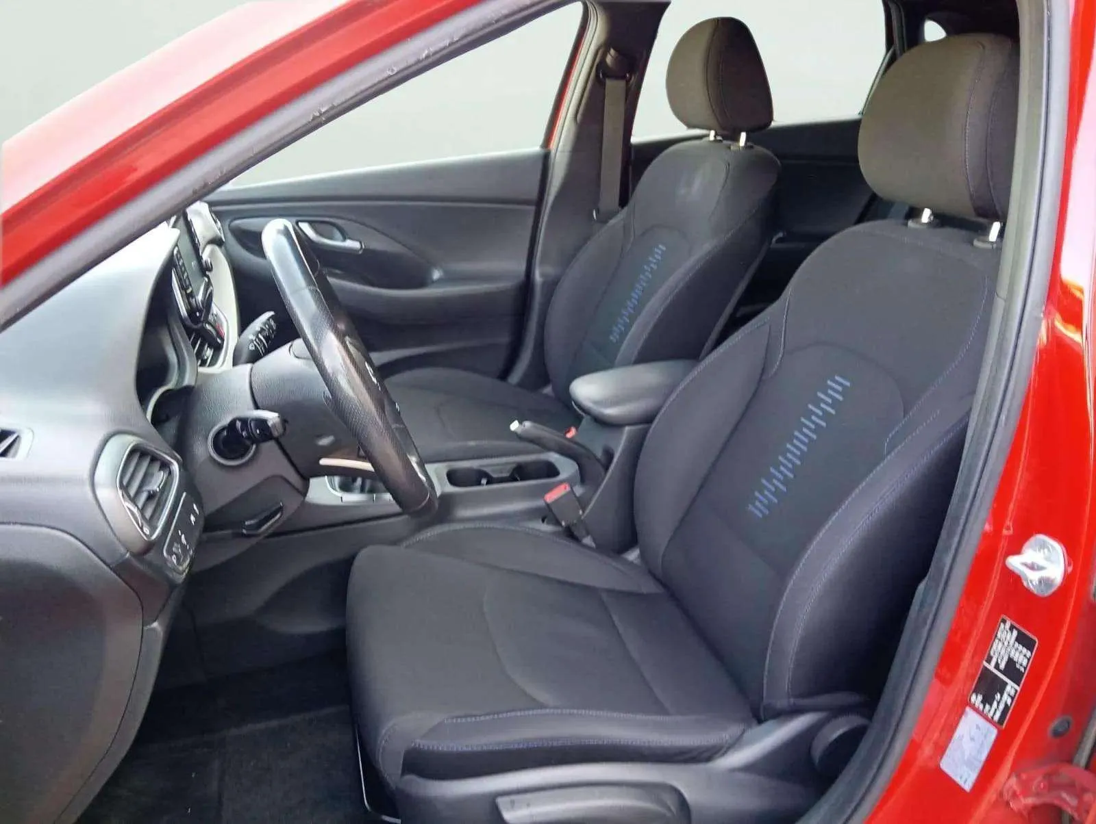 Hyundai i30 1.6 CRDi Tecno - foto 11