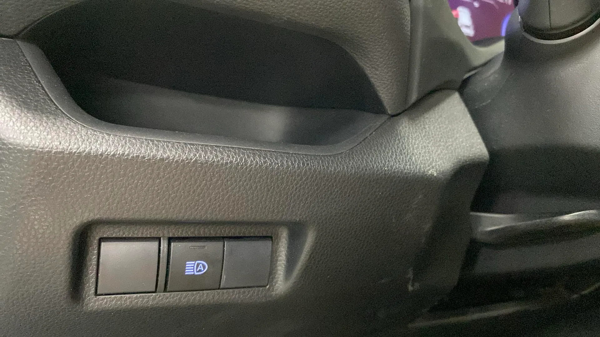 Toyota RAV4 2.5l 220H Advance - foto 19
