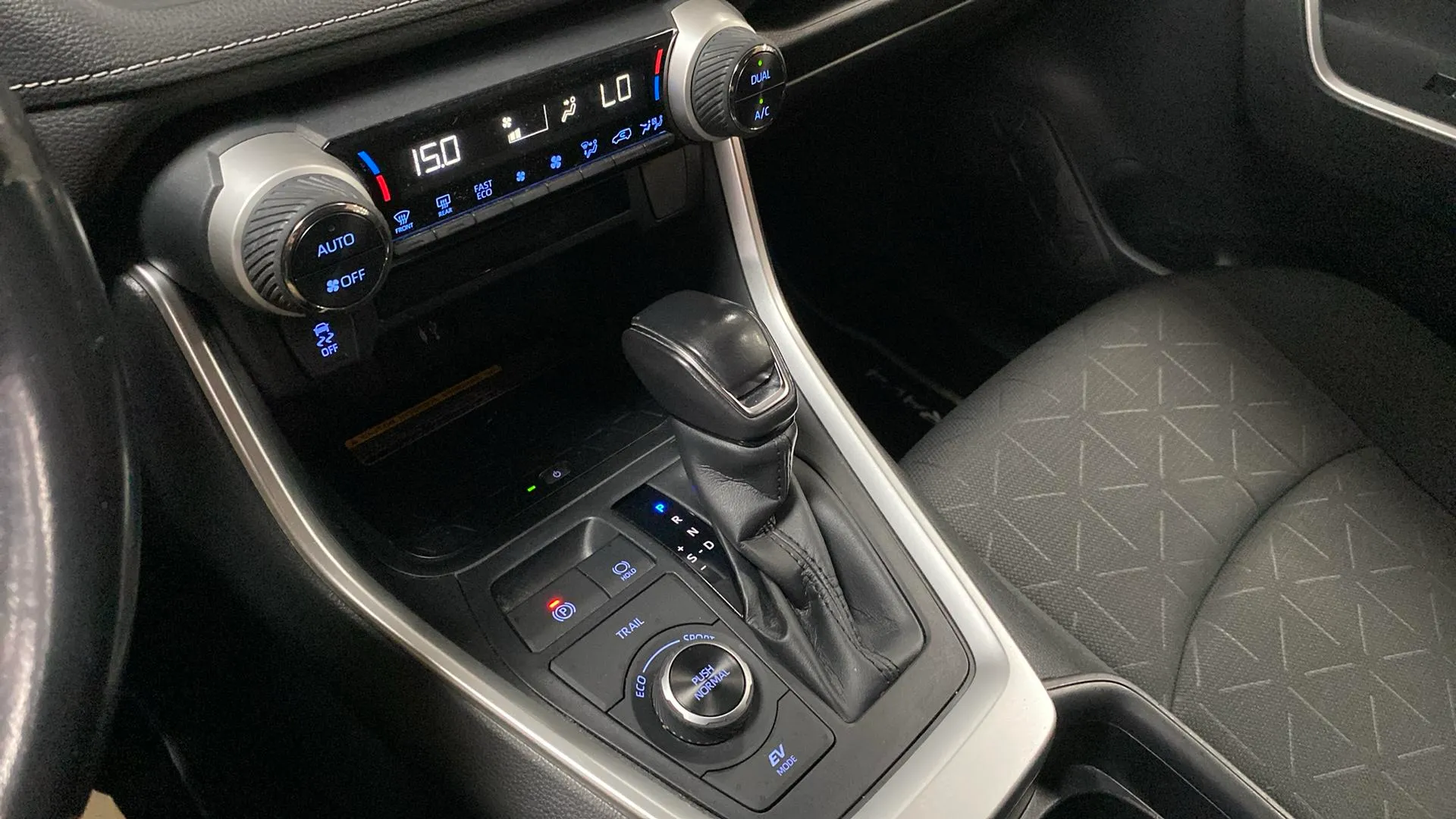 Toyota RAV4 2.5l 220H Advance - foto 15