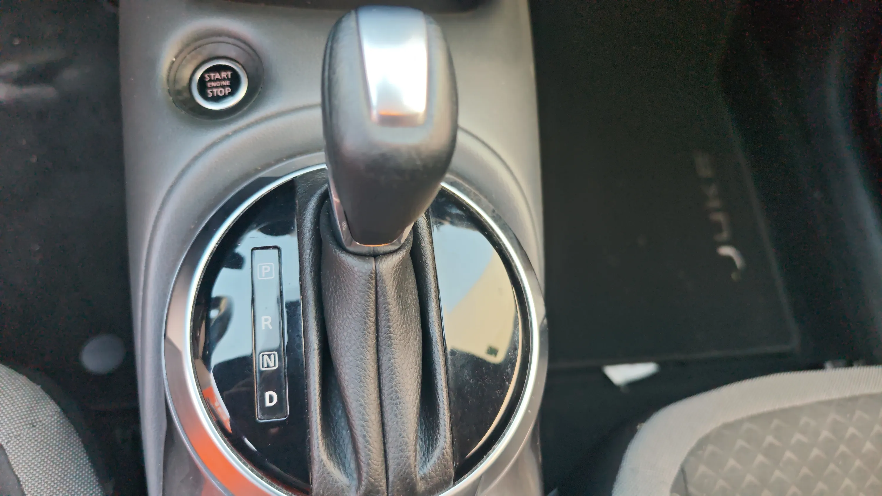 Nissan Juke DIG-T DCT N-Connecta - foto 9