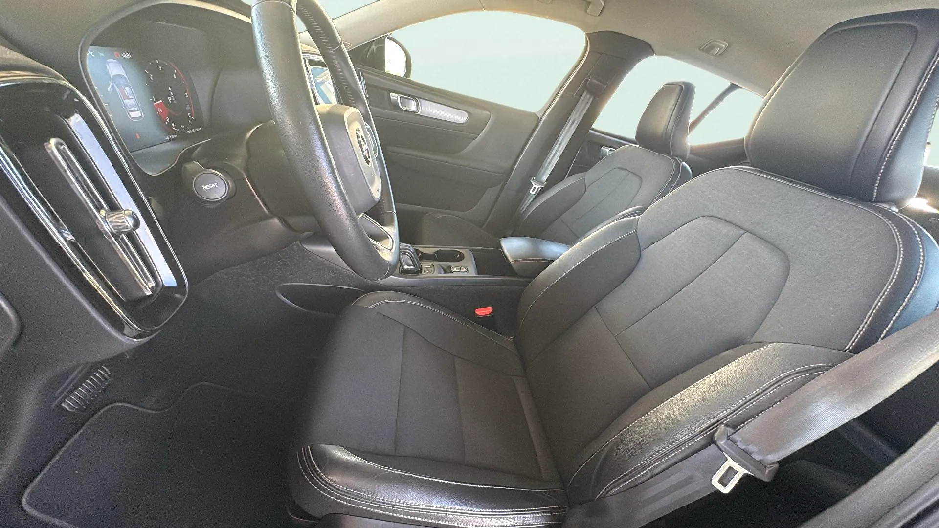 Volvo XC40 2.0 D3 - foto 25
